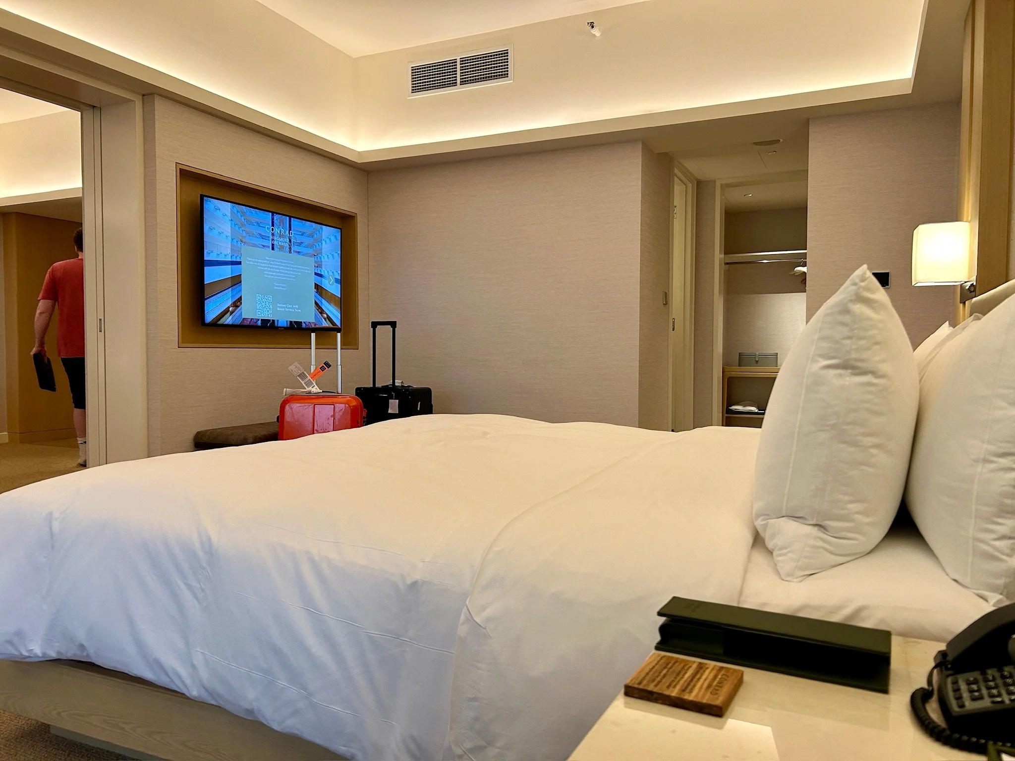 Bedroom Executive Suite Conrad Singapore Orchard