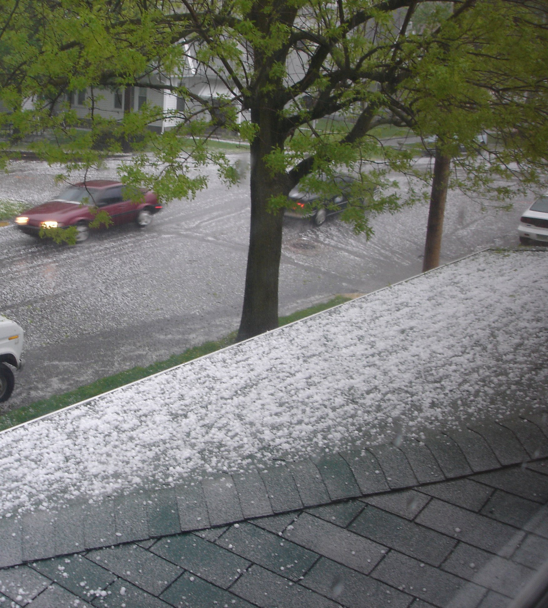 friday night hail  in April 22 2005.jpg