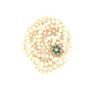 Vintage gold ring with a delicate emerald stone and two large pearls