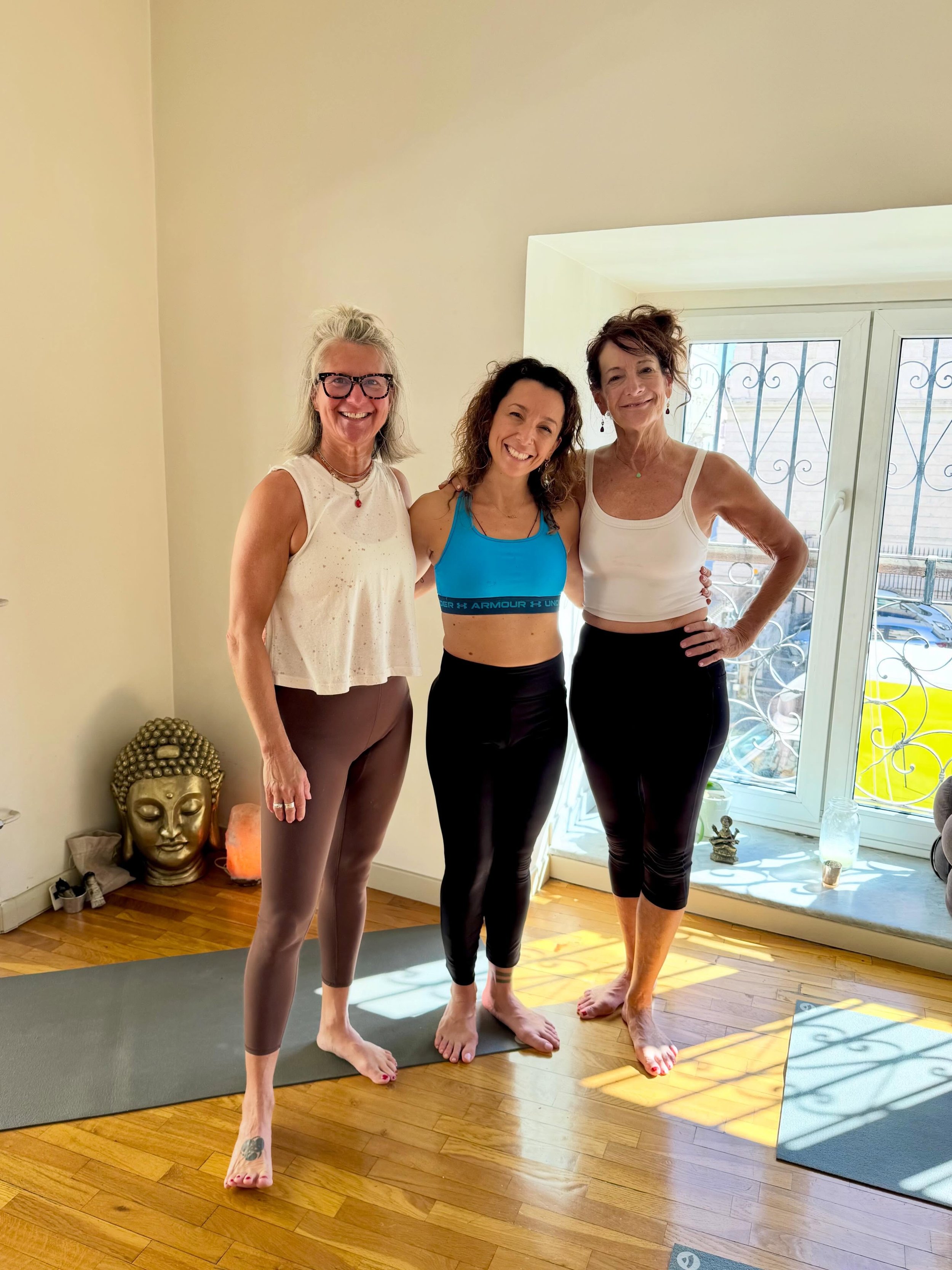 What do you do when you get to Rome after hosting a yoga retreat? 

Go to class @zemyogastudioroma with the most beautiful @ttyogadance .  @plupomusic and I look forward to it every year.

Shiva squat to eagle?!!! Girl.

Deep bow.