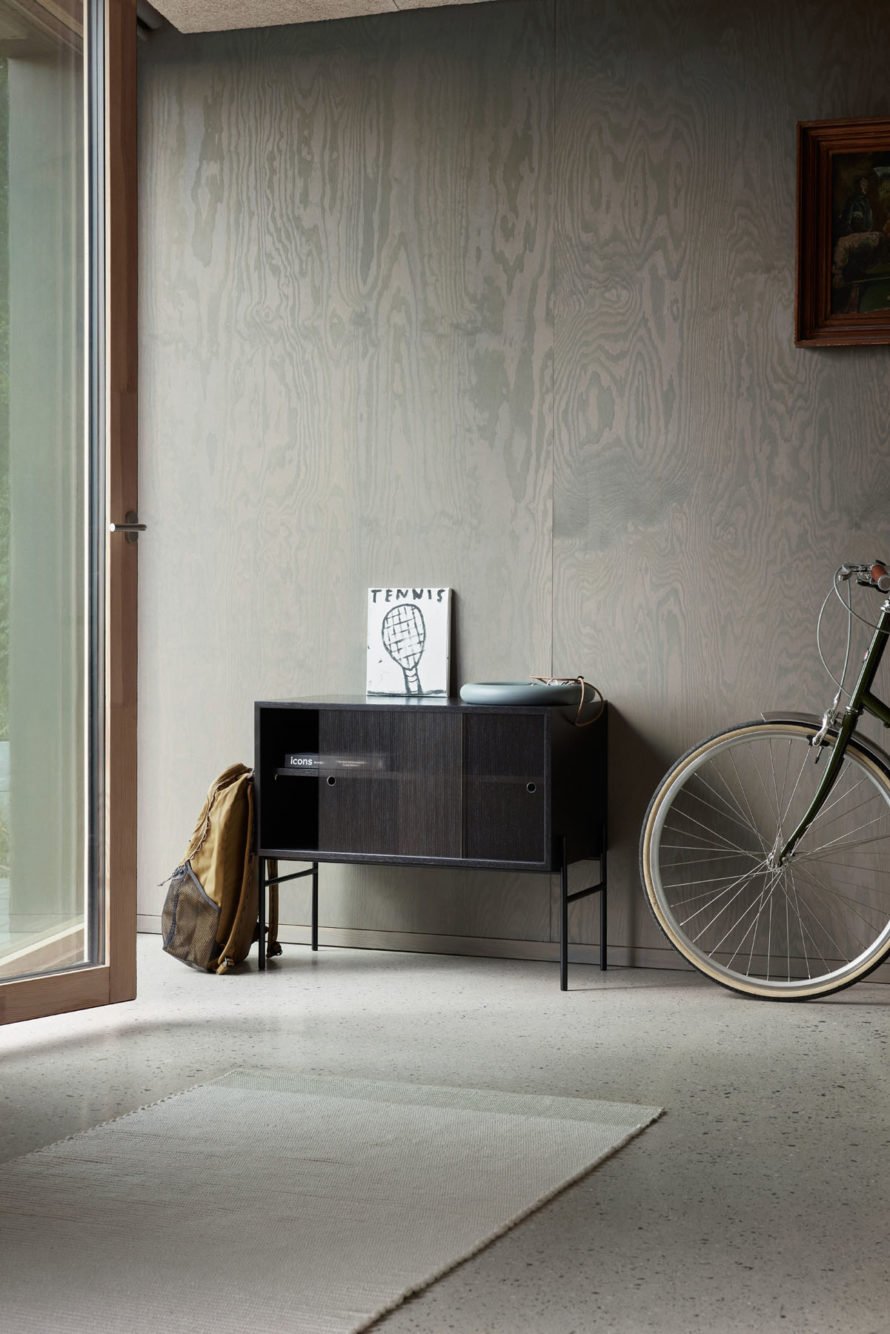 Hifive_glass_black-oak_hallway_Northern_Ph_Sara-Spilling_lowres-890x1334.jpeg