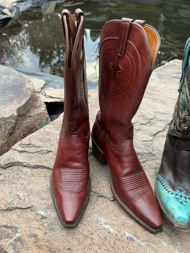 Beautiful Luccheses just in time for the holidays!

Left to right: Lucchese Handmade in deep chestnut s9
Turquoise and chocolate whipstitch beauties s9
Classic tan goat with chocolate stitching s8
Black stunners with cream and baby blue stitching s7.