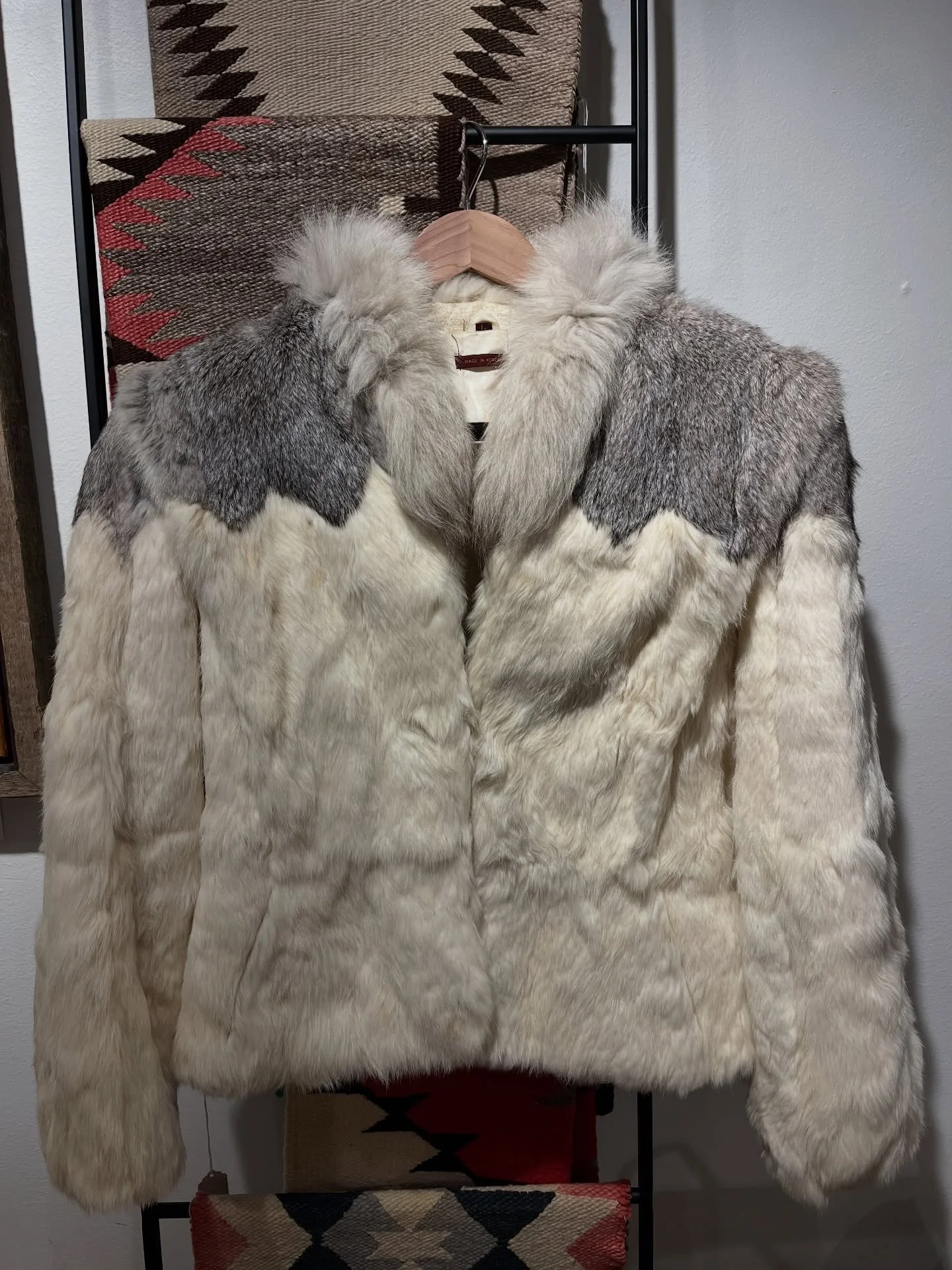 A vintage fur is 100% necessary to go watch some skijoring... see you there!