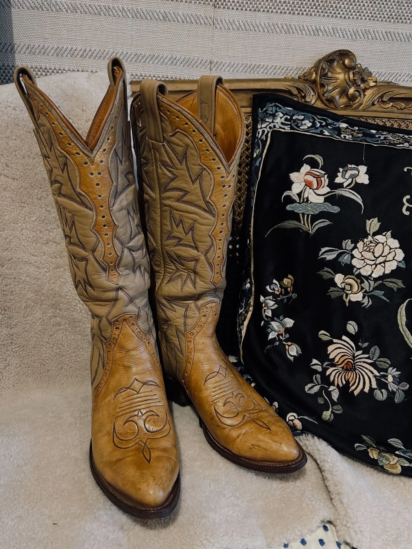 Super cool vintage handmade Laramie s8