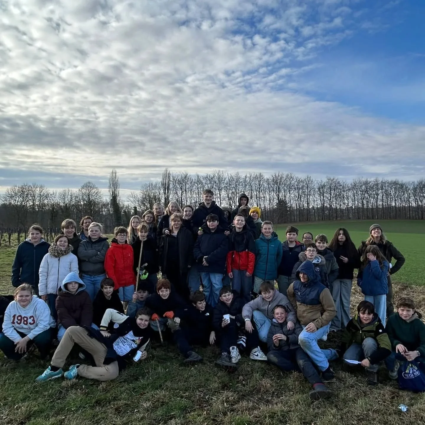 Hard gaan, da's iets voor ons. Altijd fijn als we dat samen kunnen doen met tientallen enthousiaste jongeren zoals vandaag in @gemeenteoverijse. Dankjewel @gito.overijse voor jullie hulp bij aanplant houtkant en bos aan Hagaard. 🌳🌳🌳