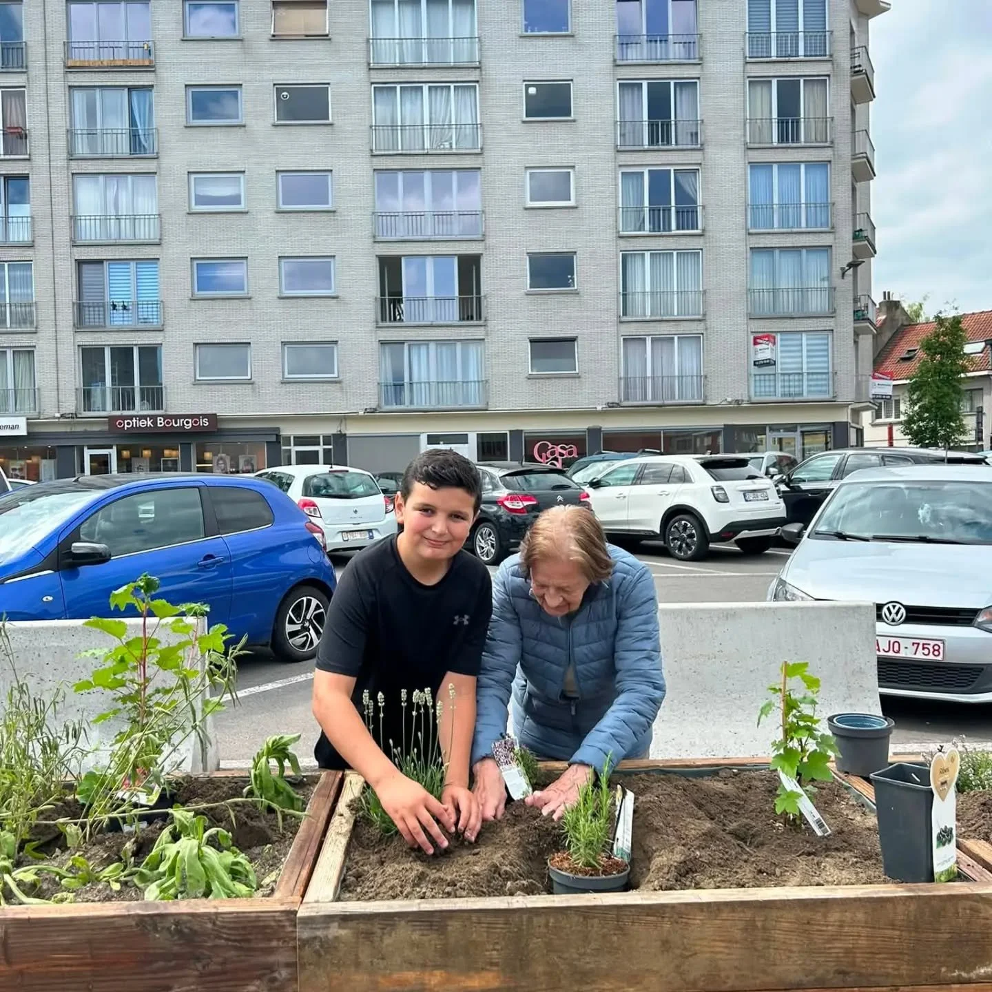 Of we ook b&ucirc;&ucirc;mparcken bouwen buiten Brussel? Dankzij het topinitiatief van @viva_1853 eigenlijk wel ja. Hartelijk dank aan de tientallen vrijwilligers die ons heel de week door kwamen helpen, de toporganisatoren ter plaatse en de bouwwerf