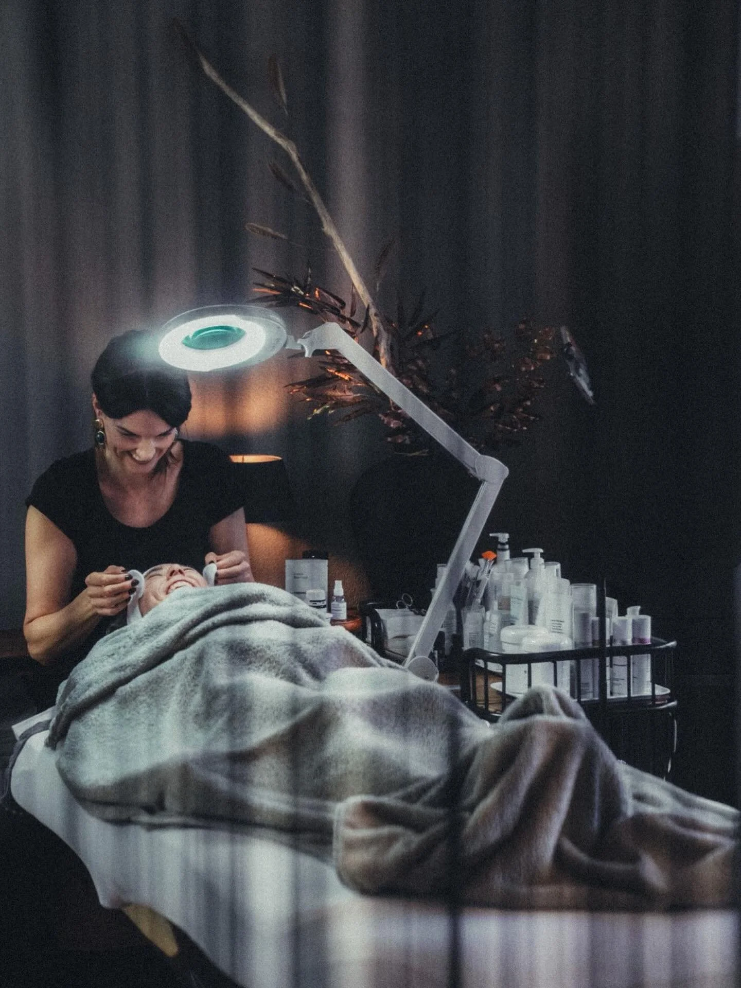 Why so serious?

Manchmal darf&rsquo;s auch einfach sch&ouml;n und lustig  sein &ndash; und nat&uuml;rlich entspannend. ✨Viele meiner Kundinnen sind mittlerweile zu Stammkundinnen geworden, die mich nun schon seit vielen Jahren begleiten. 

Kosmetik 