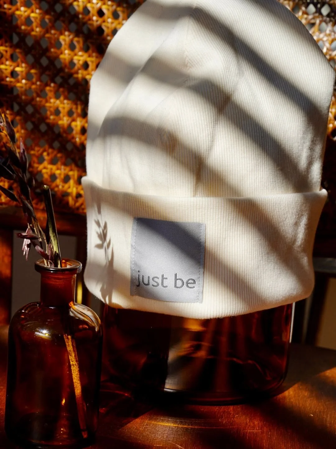 Mit warmen Ohren durch den Herbst &amp; Winter 🧶. 

Jede M&uuml;tze wurde mit viel Sorgfalt gefertigt und ist ein echtes Unikat f&uuml;r die bevorstehenden kalten Herbsttage 🍂.

Weiche Materialien sorgen f&uuml;r kuschelig warme Ohren, w&auml;hrend