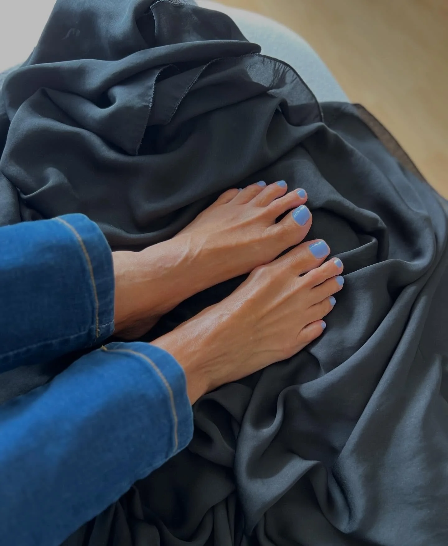 Diese Woche spazierten die ersten Fr&uuml;hlingsf&uuml;sse aus dem Lakokon 👣&hellip;

Die Sonne hat bereits ihre ersten warmen Strahlen geschickt und es war Zeit f&uuml;r frische Farben auf den N&auml;geln. 
Hier mit dem wundersch&ouml;nen Farbton G