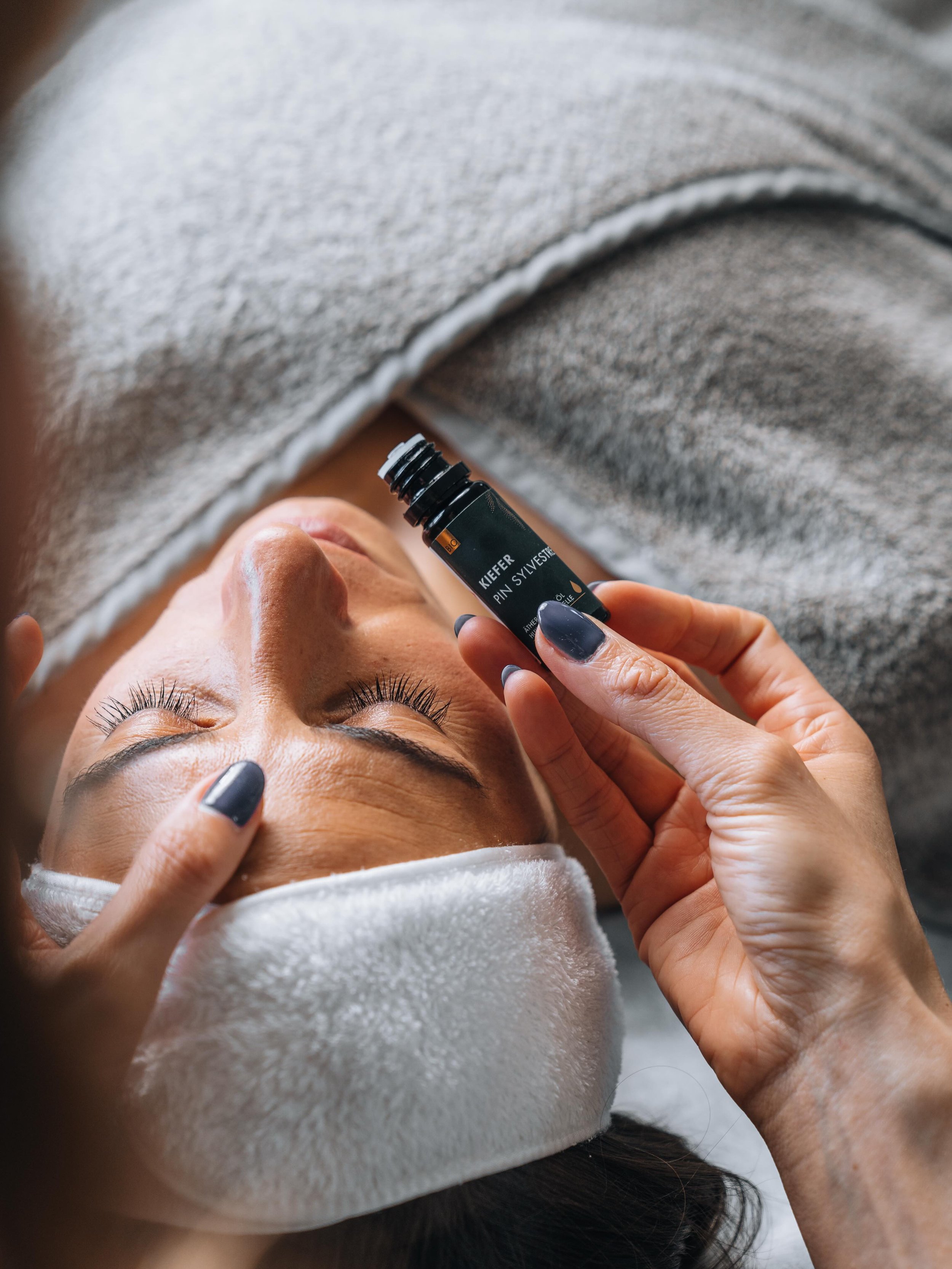 LaKoKon 🦋
Zur Ruhe kommen.
Mit allen Sinnen geniessen.
Energie tanken und sich entfalten. 

#lakokon #lakokoncosmetics #beautytreatments #gesichtspflege #thun 

Foto @fotos_by_dave