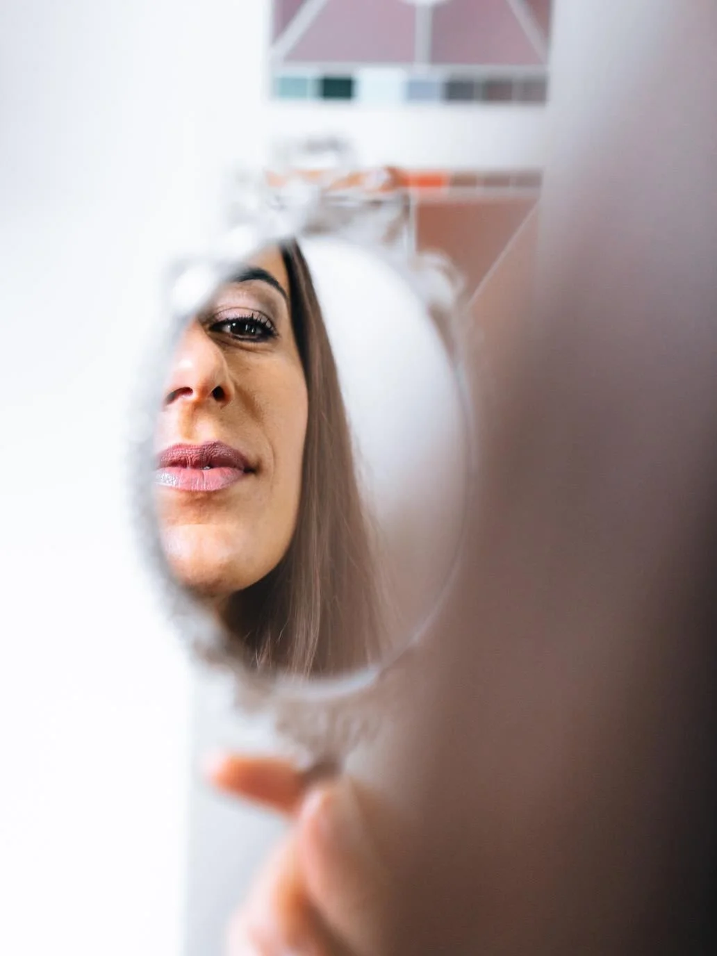Nat&uuml;rlichkeit sanft betont 🪞💄

Hier einmal ein sch&ouml;nes Vorher-/ Nachher (swipe) von einem Tages-Make-up . Durch leichte, harmonische Akzente werden die Vorz&uuml;ge des Gesichts betont und der Teint wirkt frischer und ebenm&auml;&szlig;ig