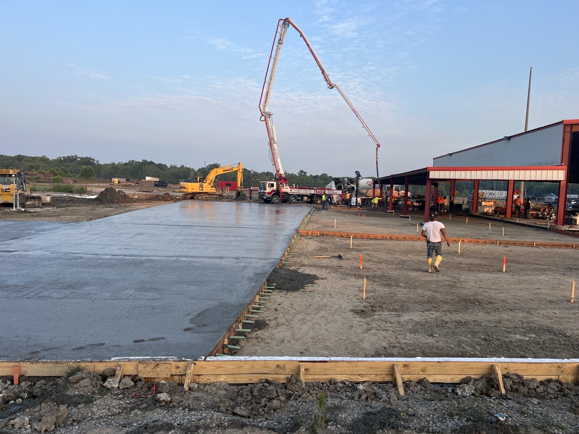 Commercial project - Recent concrete pour for a large equipment dealership in Port Allen, totaling over 500 yards of high-quality concrete.