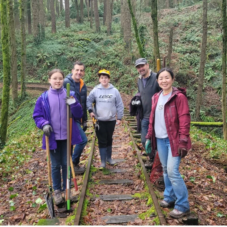 🌞 + 🌿 + 🚂 = a very good weekend
What could be more fun than extracting blackberries and ivy?
(Answer: doing it in the sunshine with friends)
📍 Big Meadow (SW Kingston Dr)
🗓 Friday &mdash; 1:30 PM
🗓 Saturday &amp; Sunday &mdash; 10:00 AM
(weathe