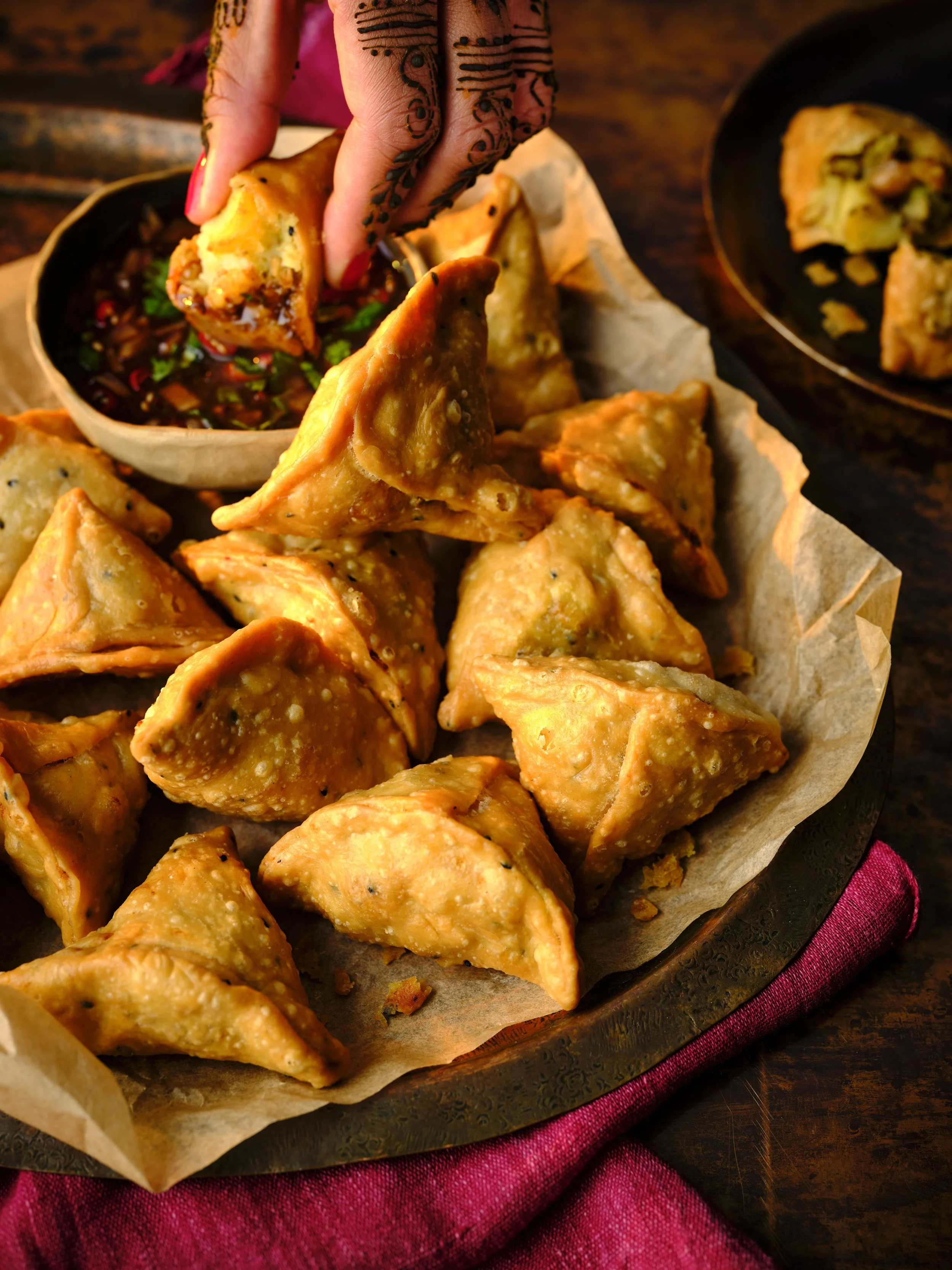 Aloo’r_Shingara_hand.jpg