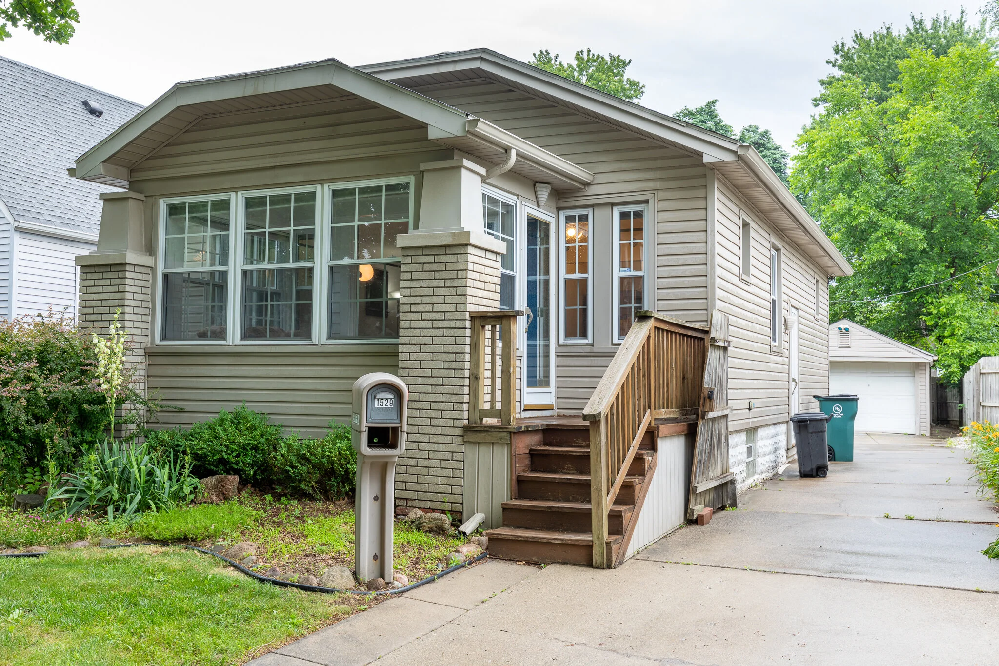 Real Estate — Mama Erica Studios