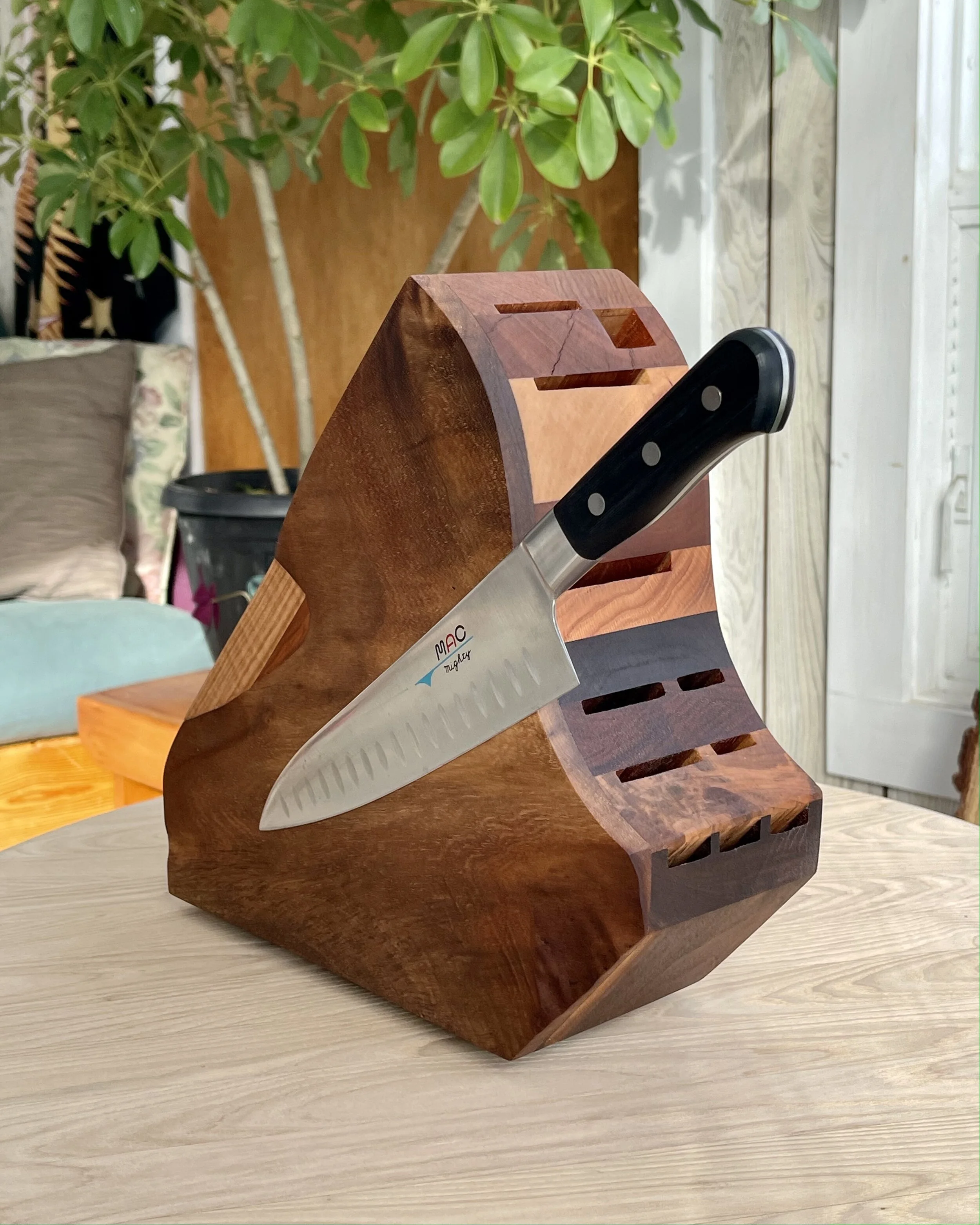 Knife Block with Magnetic Side Mount