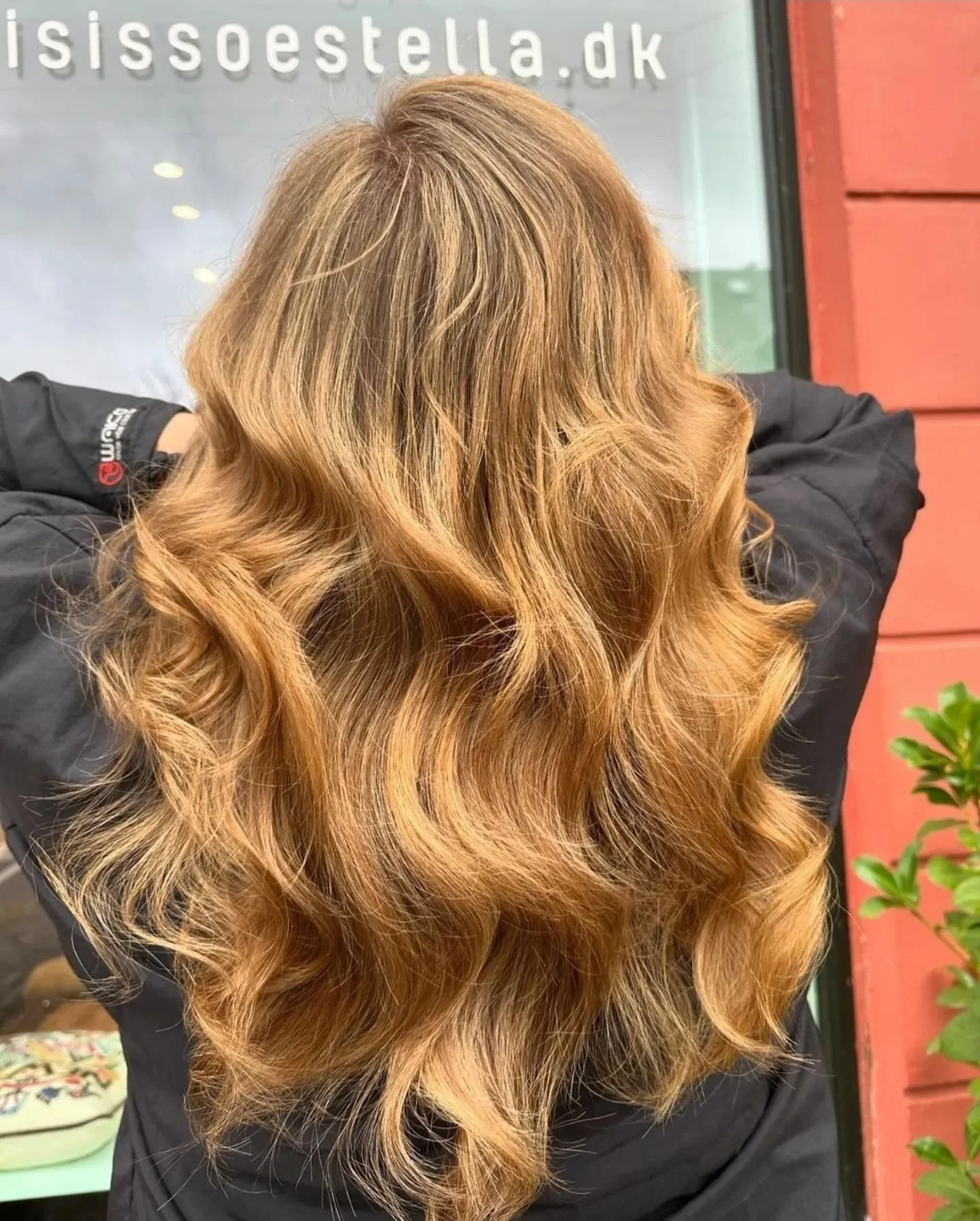Ja tak til ✨️⭐️GOLD⭐️✨️ #goldhair af dygtigste @thisissoestella #BleachColorist 👩&zwj;🎨🫶

Bleach Coloristerne samt certificeret Bleach Koncept saloner 👉 www.bleachcolorister.dk 

.
#Bleachcolorister 
#bleachbleachbleach 
#bleachbleachbleachcolori