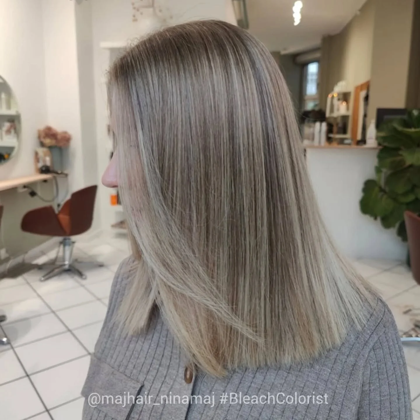 Aaarhhh ja.. Classicoo!🤌 Dygtigste @majhair_ninamaj #BleachColorist 👩&zwj;🎨🫶✨️

Se alle dk's BC'er via www.bleachcolorister.dk (LINK I BIO)

.
#bleachcoloristdanmark 
#bleachbleachbleachcolorista 
#BleachColoration 
#bleachacademy 
#bleachbleachb