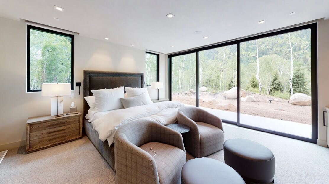 Romanticize your life with this dreamy bedroom 
#highmountainluxuryhomes #luxuryliving #luxurymountainhomes #aspenarchitecture #aspenarchitect #aspenapres