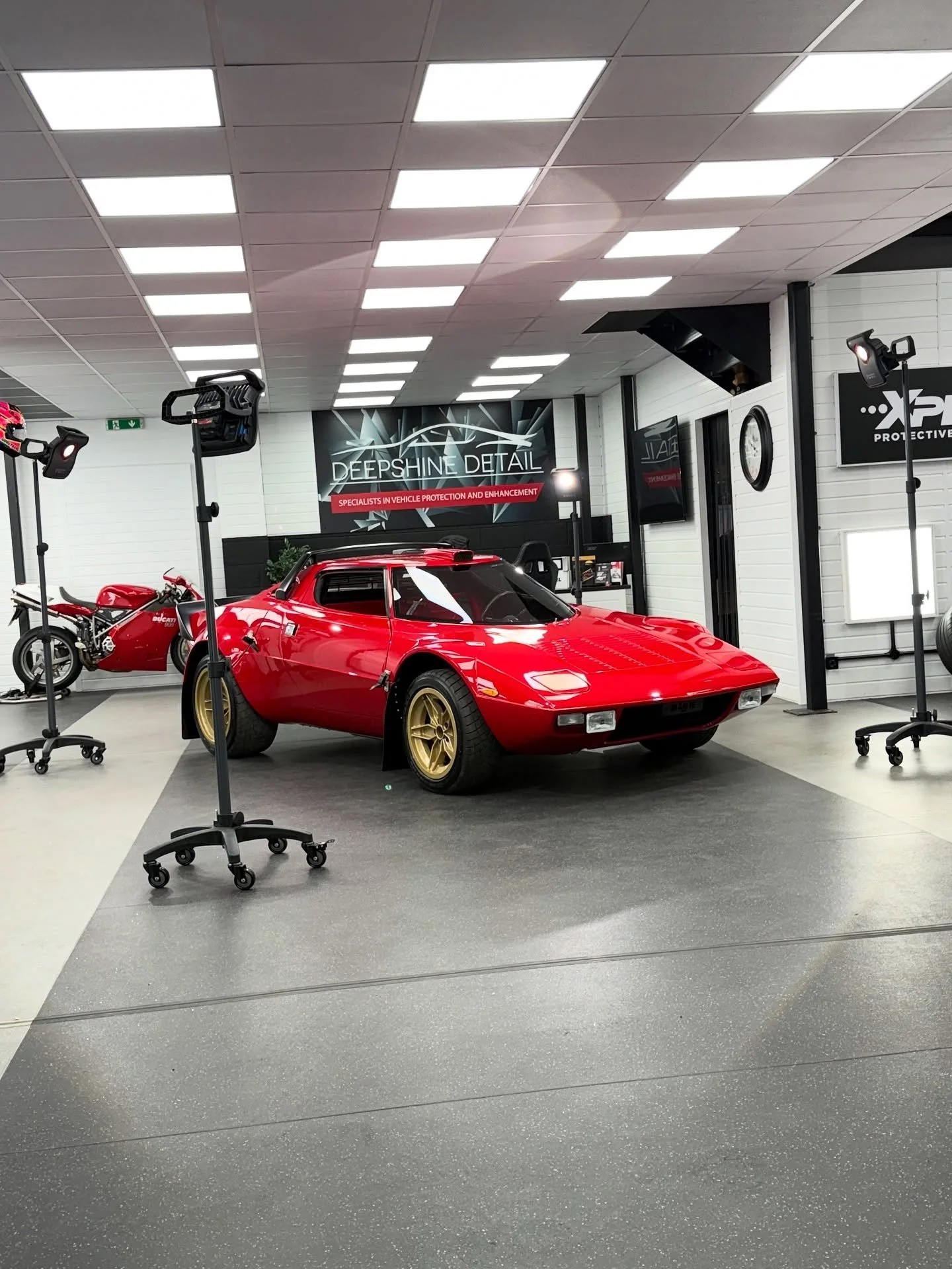 Built by LB Specialist Cars The STR is an interpretation of the world championship winning Lancia Stratos 1970’s rally car. 
The Stratos shape is a challenge, We have carried out a machine polishing process to eliminate swirls whilst improving