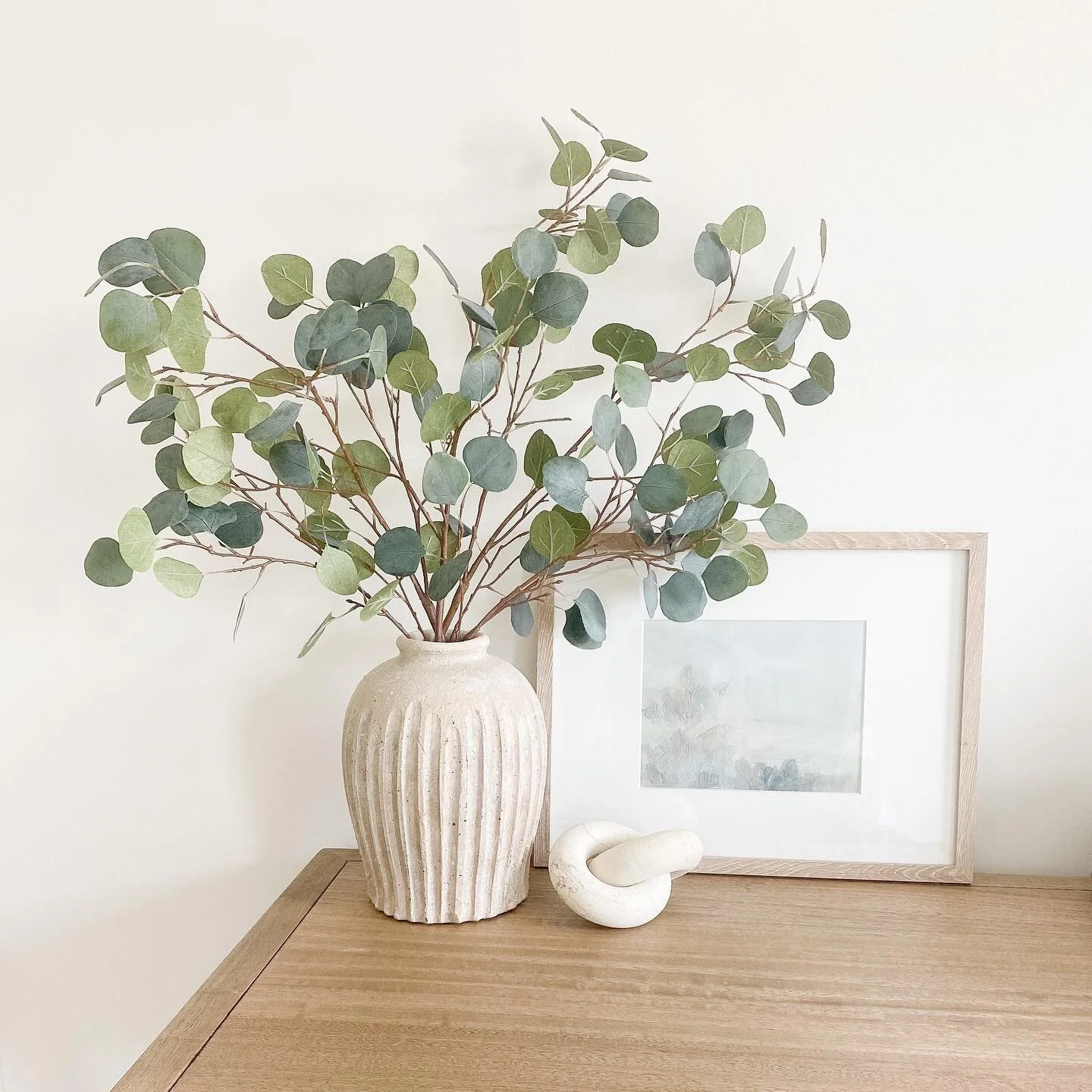 Sometimes things are worth the wait. I ordered this beautiful terracotta vase at the end of November and it finally arrived today. This vase can be styled so many different ways - with greenery (faux or real) or on its own.

You can shop this post on