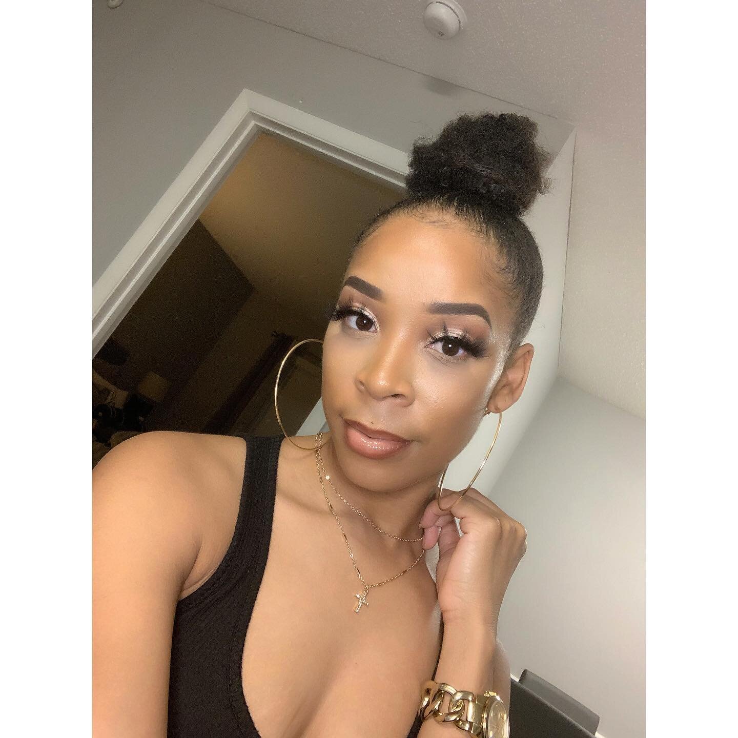 ✨ &ldquo;Hot Commodity&rdquo; looks absolutely AMAZING on our CEO ✨

Shop our 3D lashes on our website!
🔗 in our bio!

www.theluxuryexperiences.com

#minklashstrips #minklashes #makeupartist #makeuplooks #striplashes #luxurylashes #luxurylifestyle #