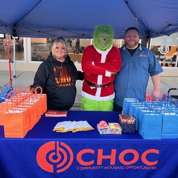 On Tuesday November 26, 2023 CHOC Energy and CES Integrated enthusiastically participated in the celebration of Vacaville's Annual Merriment on Main Christmas tree lighting. Interacting with local families, CHOC and CES not only handed out informativ