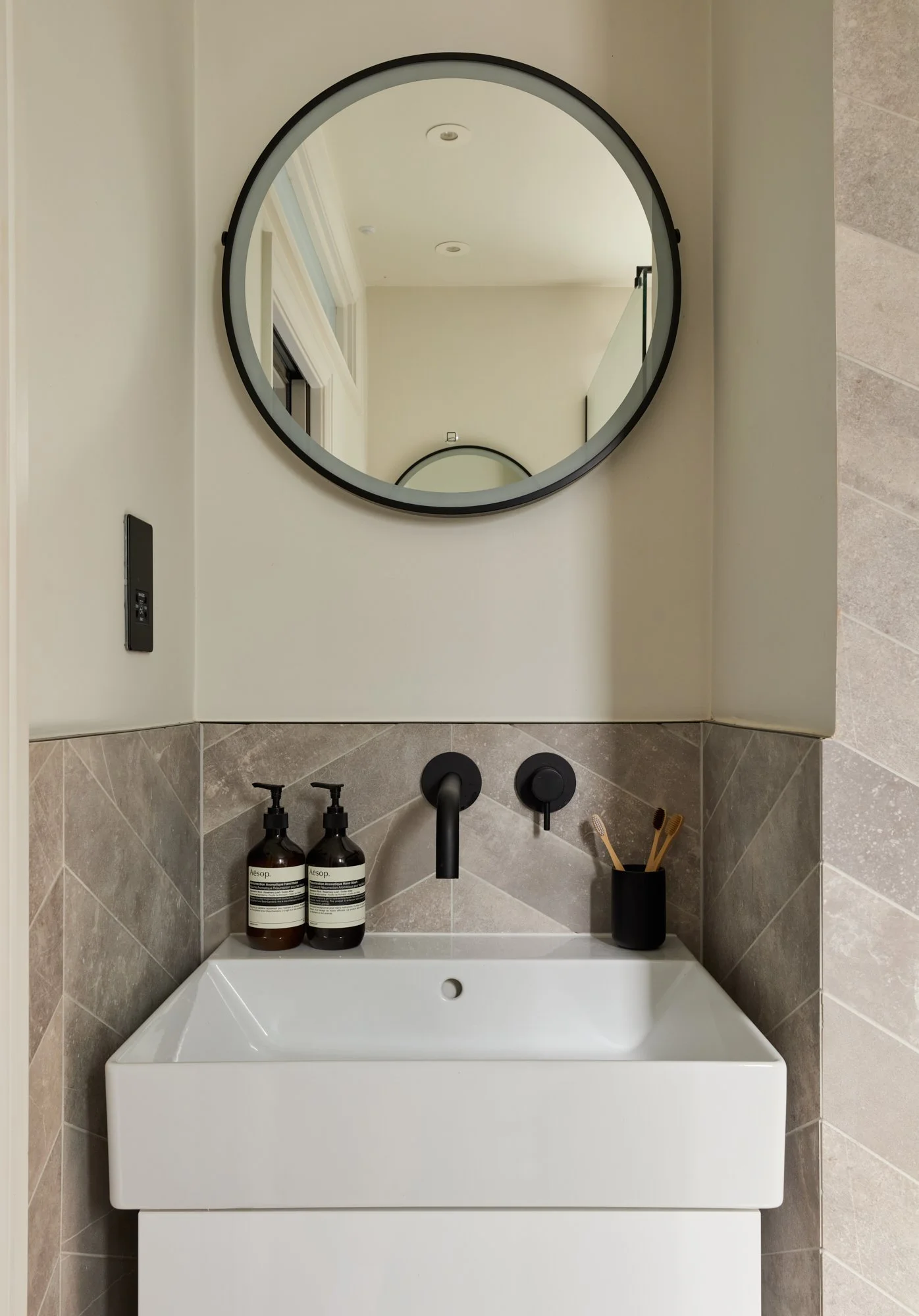 ENSUITE1CPriory Road 14.jpg