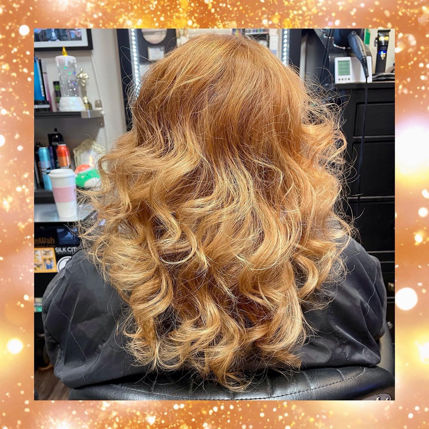 Fall in love with this gorgeous copper 🧡 to vanilla blonde 💛 ombr&eacute; by Cindy #theartistry2020nj #redken #redkenobsessed #redkensalon #ittakesapro #njhairsalon #njhairstylist #njcolorist #licensedtocreate #americansalon #modernsalon #behindthe