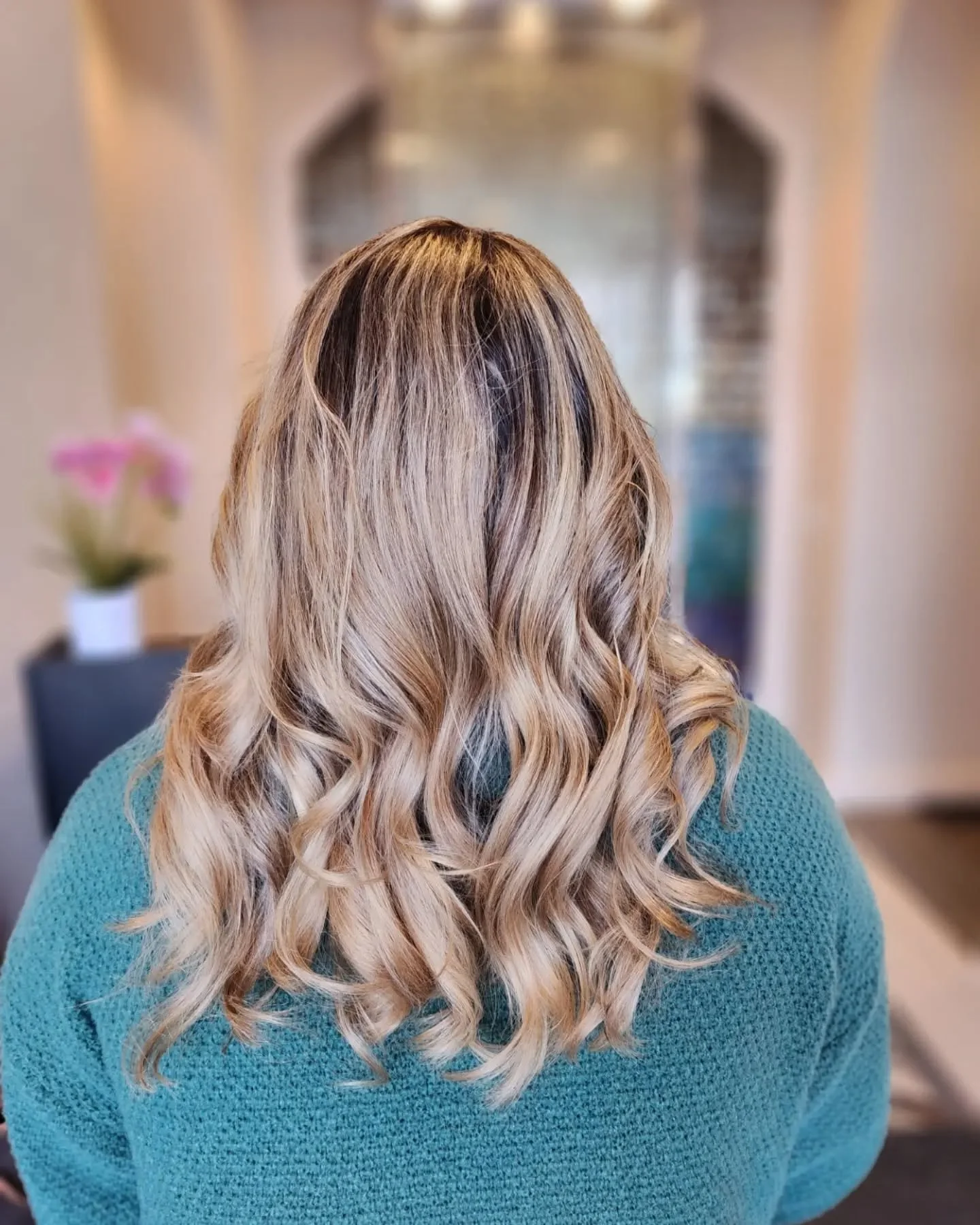 Finally got to give new mama @itz_geeee some self love and relaxation ❤️🥰
.
.
@theartistry2020nj
@phenixsalonsuiteswoodbridgenj