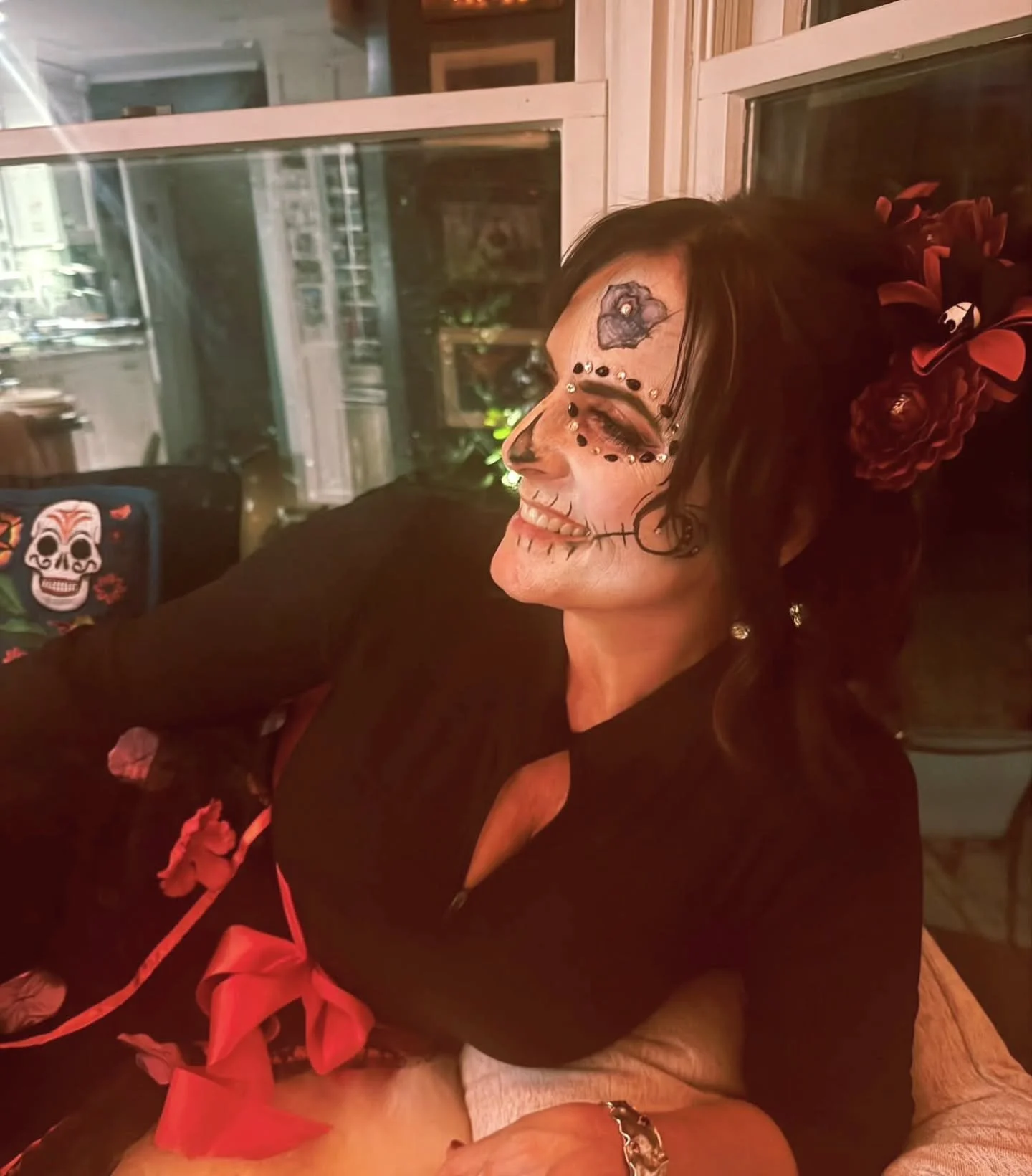 Had a blast doing Lynda's hair and makeup for her Day of the Dead party 💃🏻💀🏵🌹🌼
