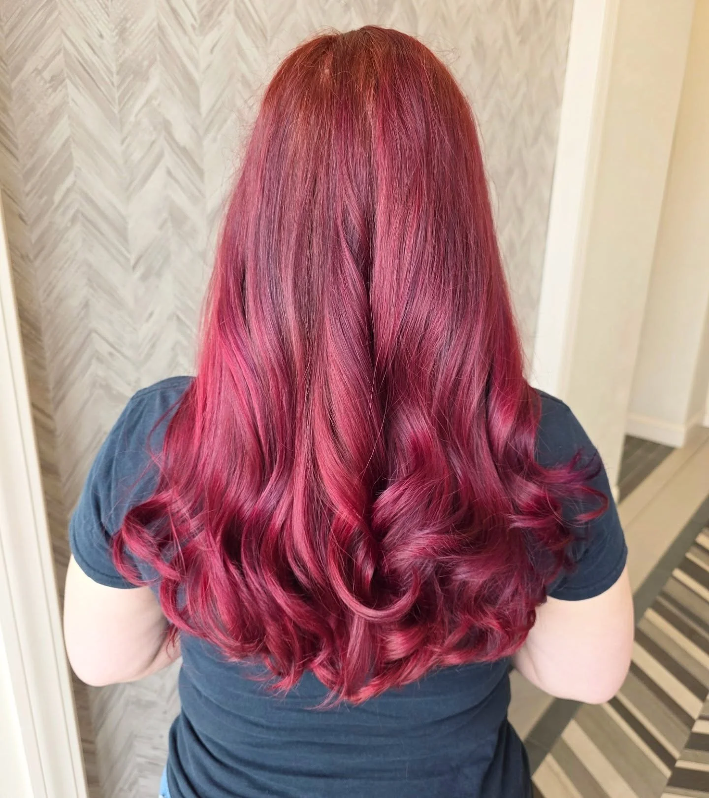 Who doesnt love a rich vibrant red haircolor ? 🤩 
.
.
.
#redhair #redken #pulpriot #njstylist #njhair