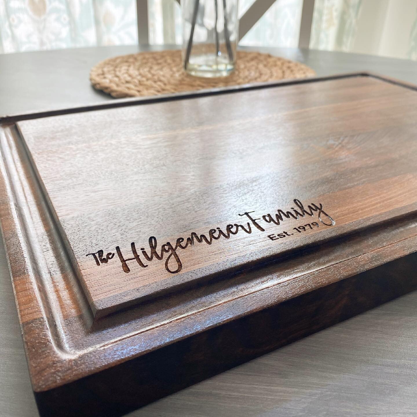 I&rsquo;m loving the rich color of this walnut board. After engraving I add some of my wood preserver to bring the board to life. It really makes the grain pop! 
.
.
#cuttingboard #cuttingboards #laserengraved #laserengravedgifts  #woodwork #woodwork