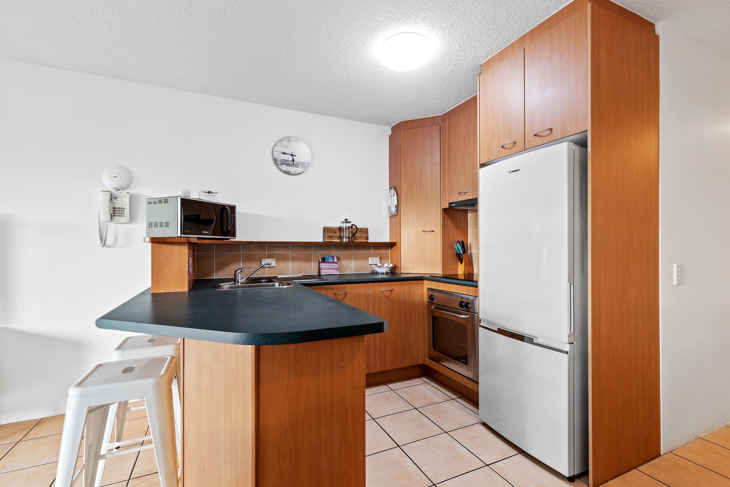 Kings-Bay-Apartments-kitchen4.jpg