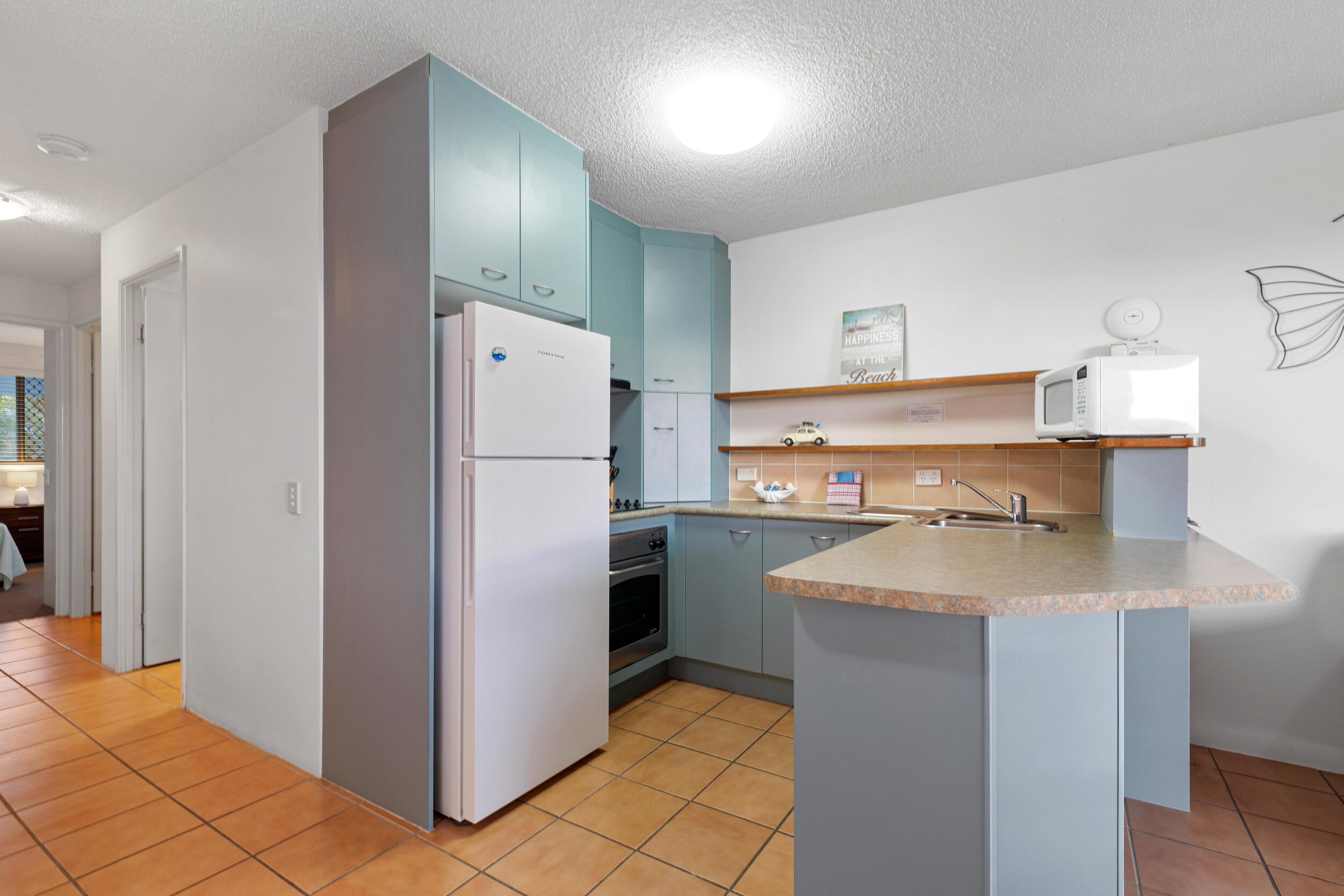 Kings-Bay-Apartments-kitchen2.jpg