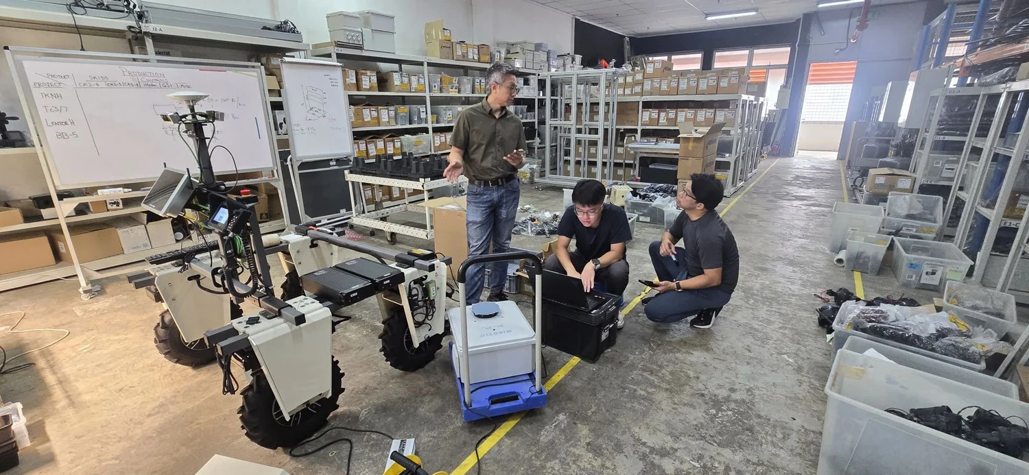Netatech team discussing a robotic platform in the workshop