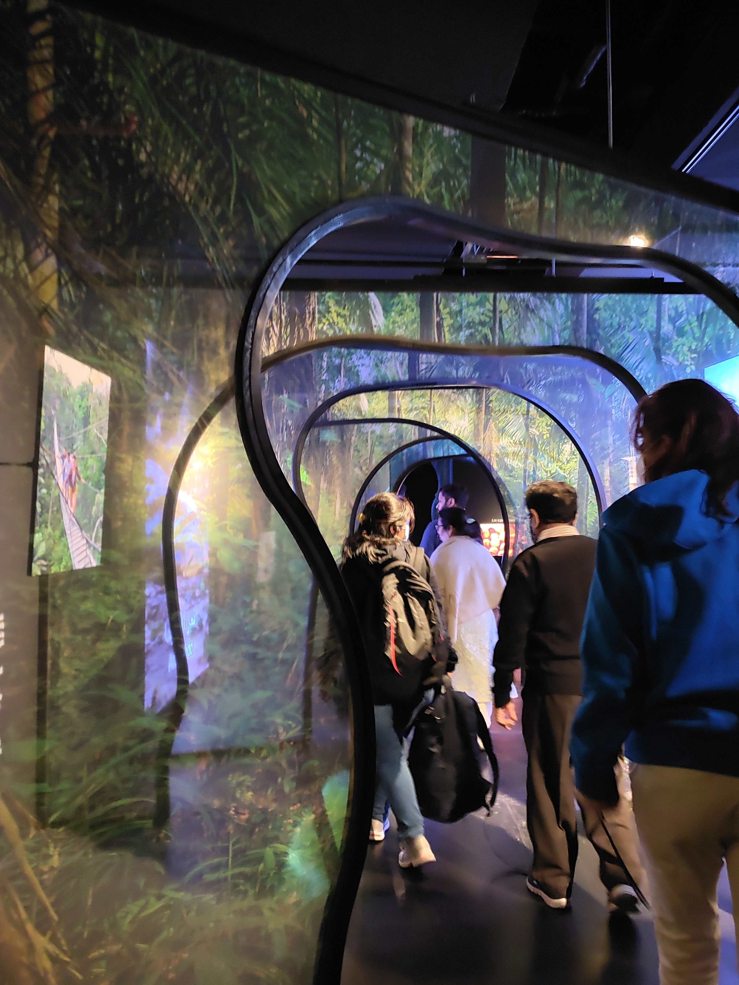 I really liked the transparent effect of the screens. It allowed for a perception of depth.