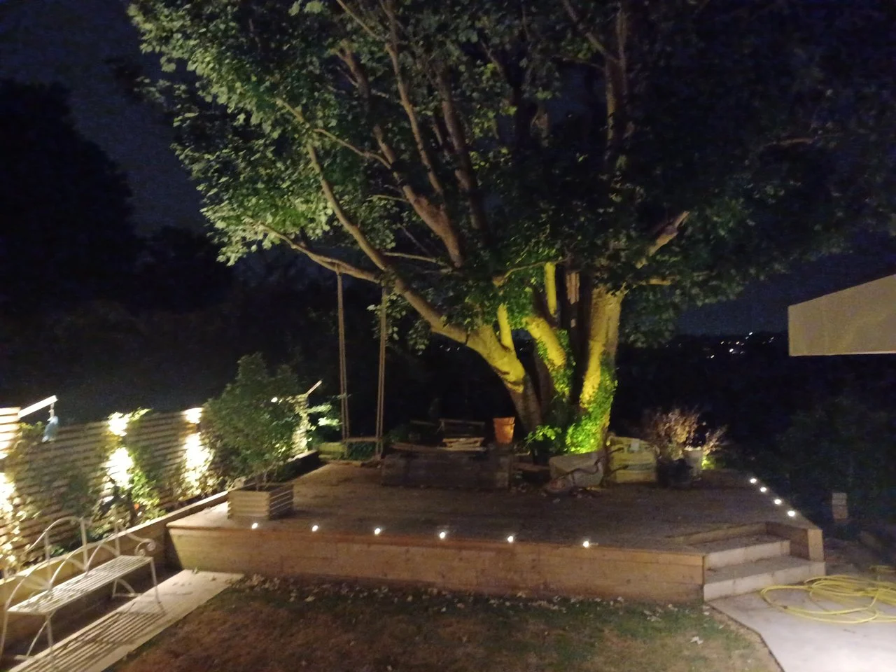 stable-cottage_garden_night.jpg