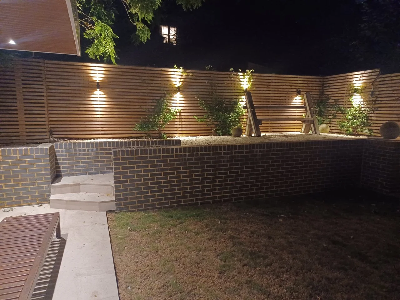 stable-cottage_garden_night5.jpg