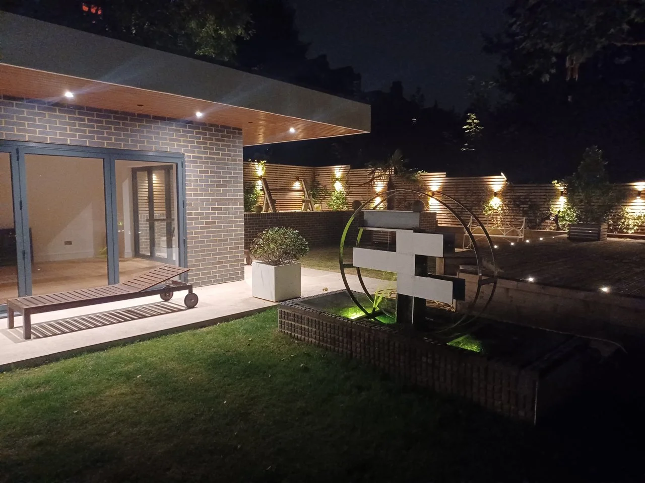 stable-cottage_garden_night7.jpg