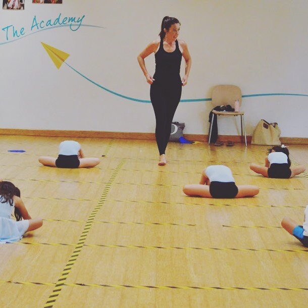 It is important to start safe stretching even at the young age of 5, 6 and 7 year olds like in this Modern class #singapore #expatsingapore #mumsinsingapore #dance #ballet #modern #tap #dancesingapore #istd #istdinsingapore #expatlife #expatlifesinga