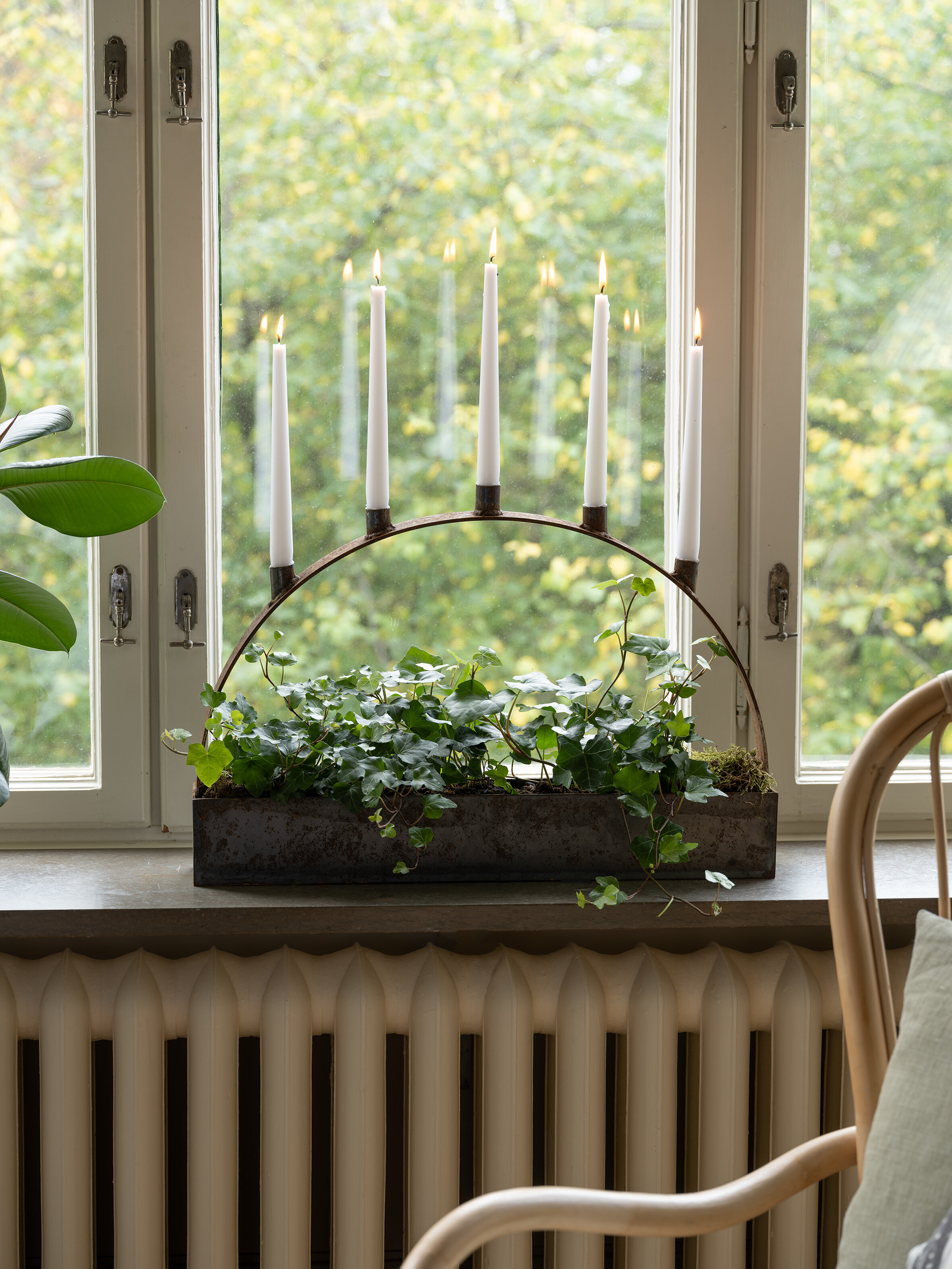 Blomlåda med ljusbåge.jpg