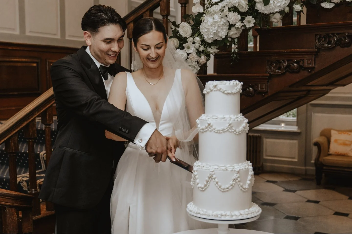 Lauren &amp; Michael 🤍

The dreamiest of weddings last year celebrating two beautiful souls at Gosfield Hall.

Such a classy, editorial vibe which called for a really exquisite cake; understated but with intricate detailing for the WOW factor! 🤍

P