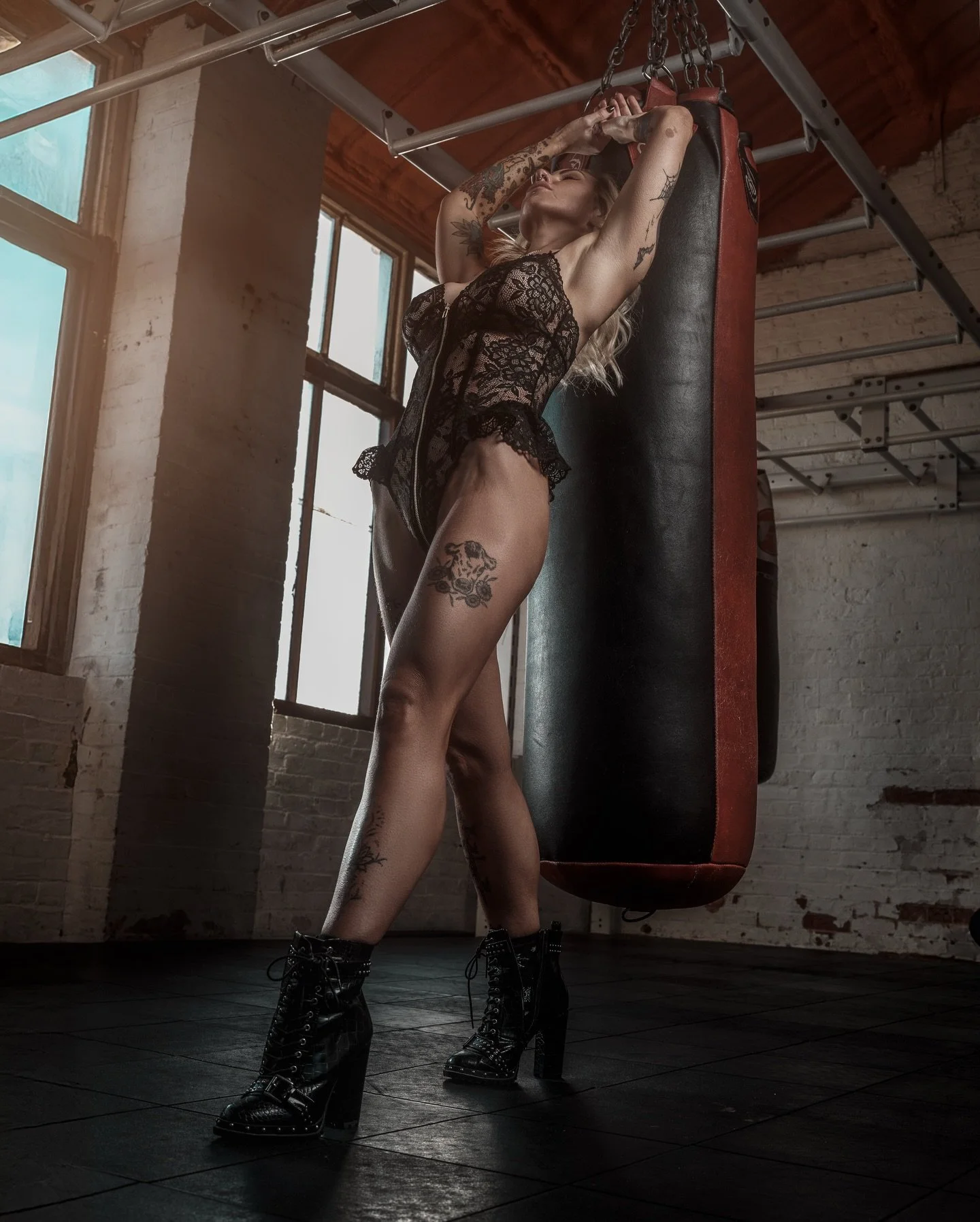 @taramichele7 working those angles! 🔥 
despite the cold, we had such a great shift 🤟🏼 

📸 Photographer @mak_freeman 
👩 @taramichele7 
📍 @studio1_fitness