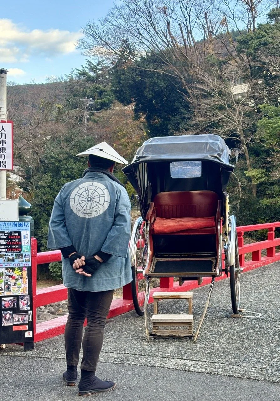 河口湖周遊巴士停靠於觀光景點，方便沒有自駕的旅客前往大石公園、湖畔與其他富士山景點。
