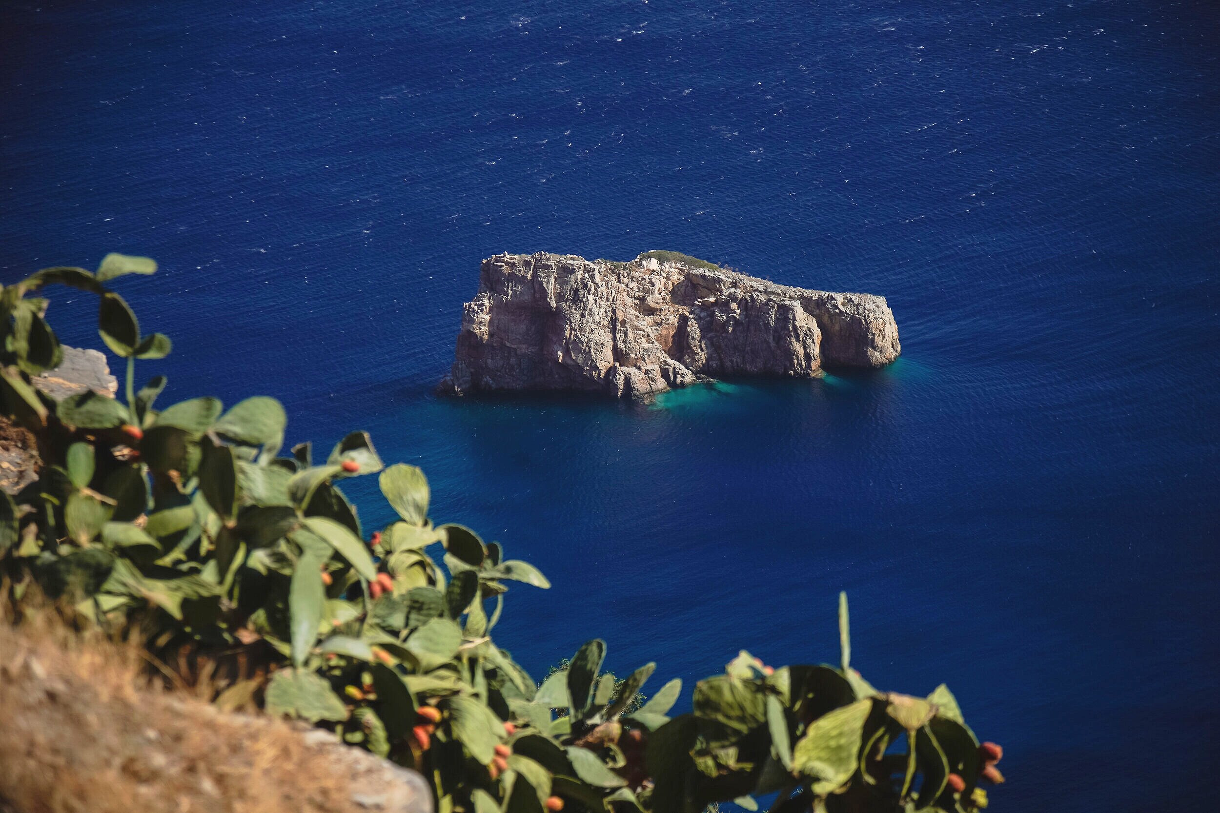 Amorgos, 阿莫爾戈斯島,The best Greek islands to visit in 2021, Greek islands that promise unforgettable holidays. Discover them! Greek islands best attractions, best beaches, where to visit, Which is the most beautiful island in Greece? the most picturesqu