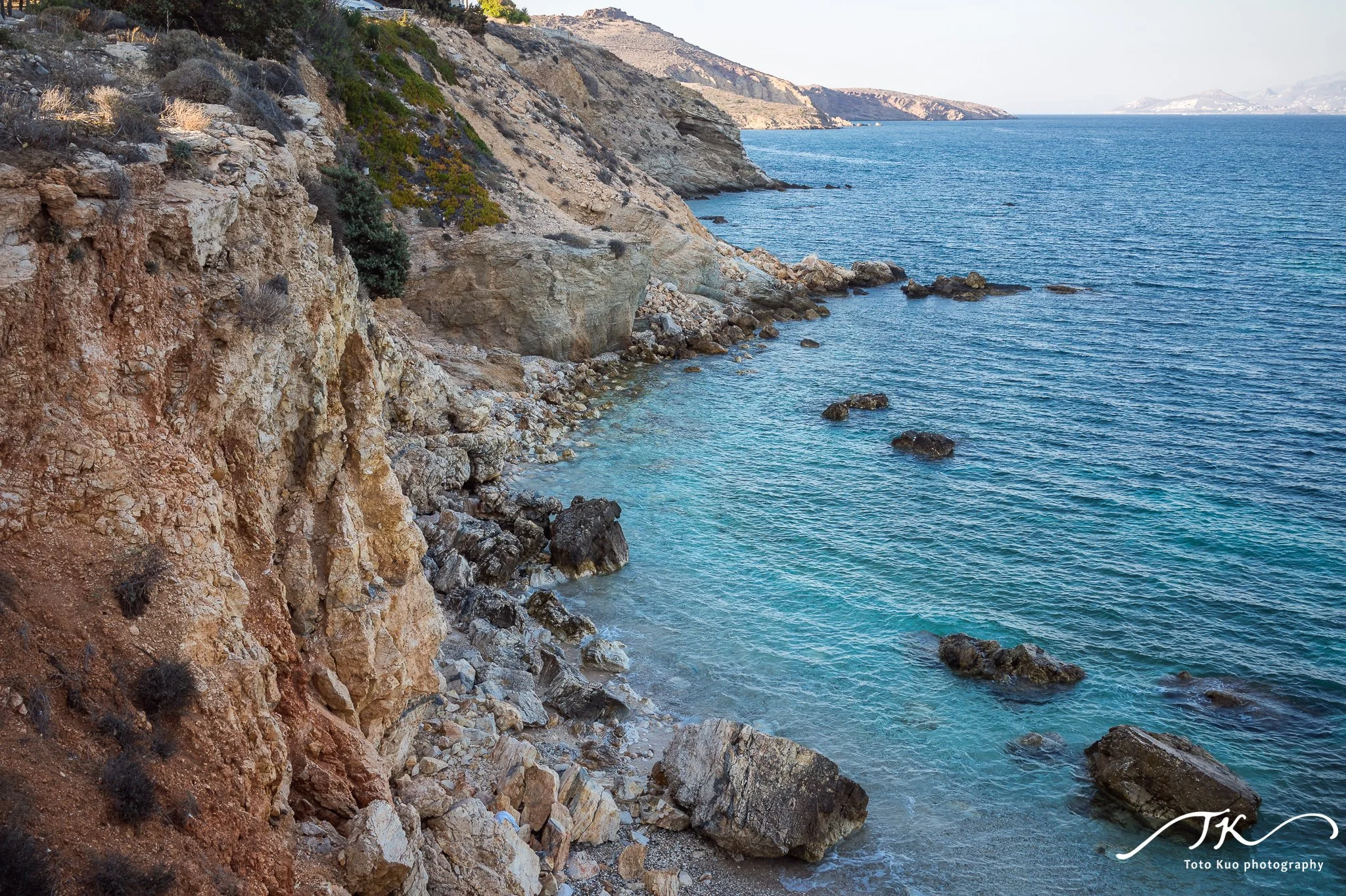 Taverna Glafkos 海濱小館的料理特寫，結合帕羅斯旅遊攻略中的餐廳排名與價格範圍。 / Taverna Glafkos seaside tavern close-up, integrated into the Paros guide’s restaurant ranking and price ranges.