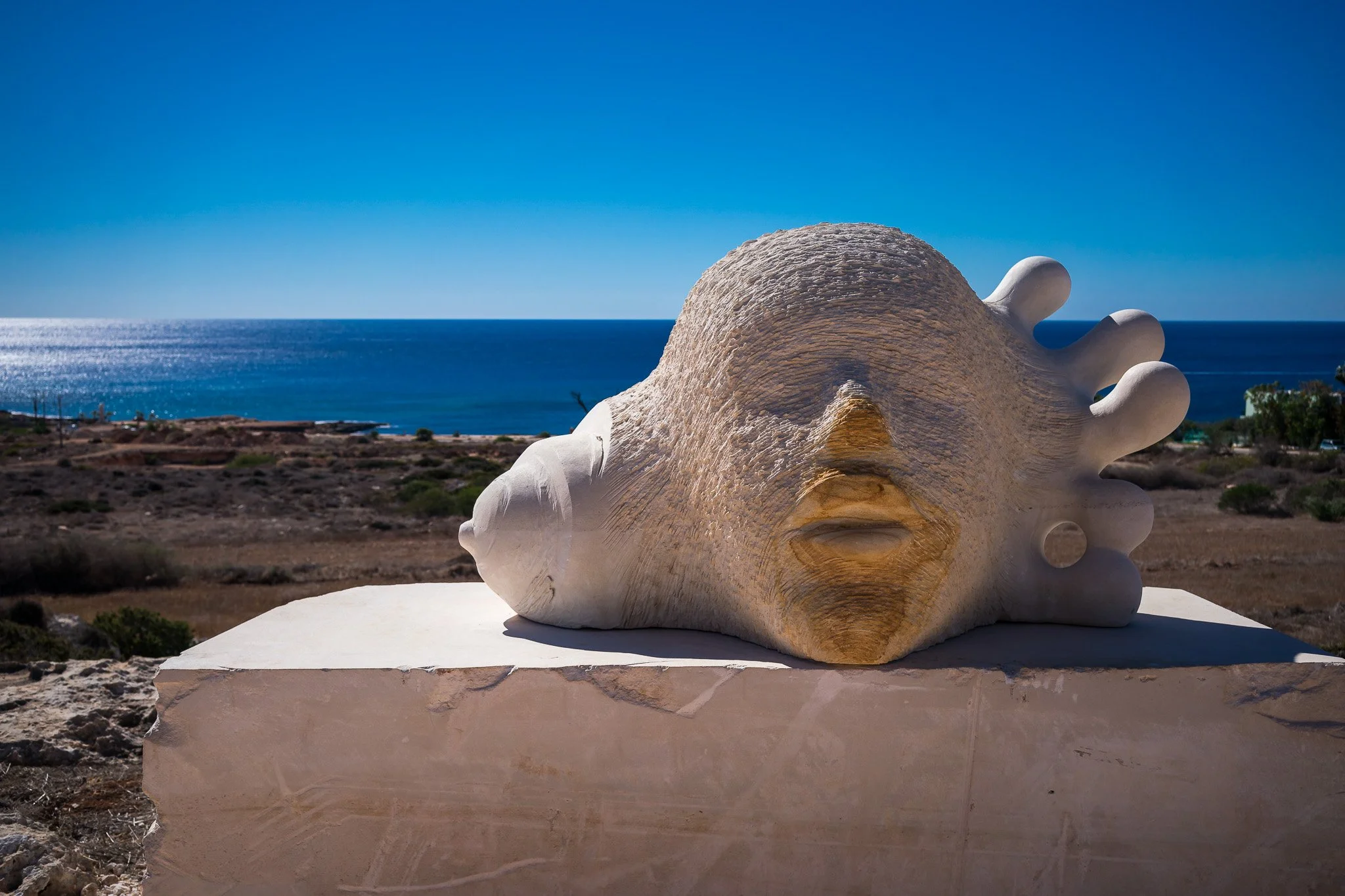 Fig Tree Bay（Protaras） 清晨透亮海水與淺灘人像場景，家庭與浮潛攝影首選。