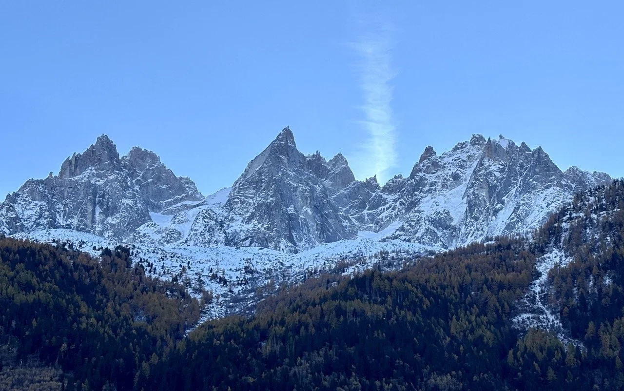 山區安全提醒與天氣查詢建議：出發前確認纜車營運、天氣預報與高山注意事項；Mountain safety and weather check recommendations before departure, confirm cable car operations and forecasts.
