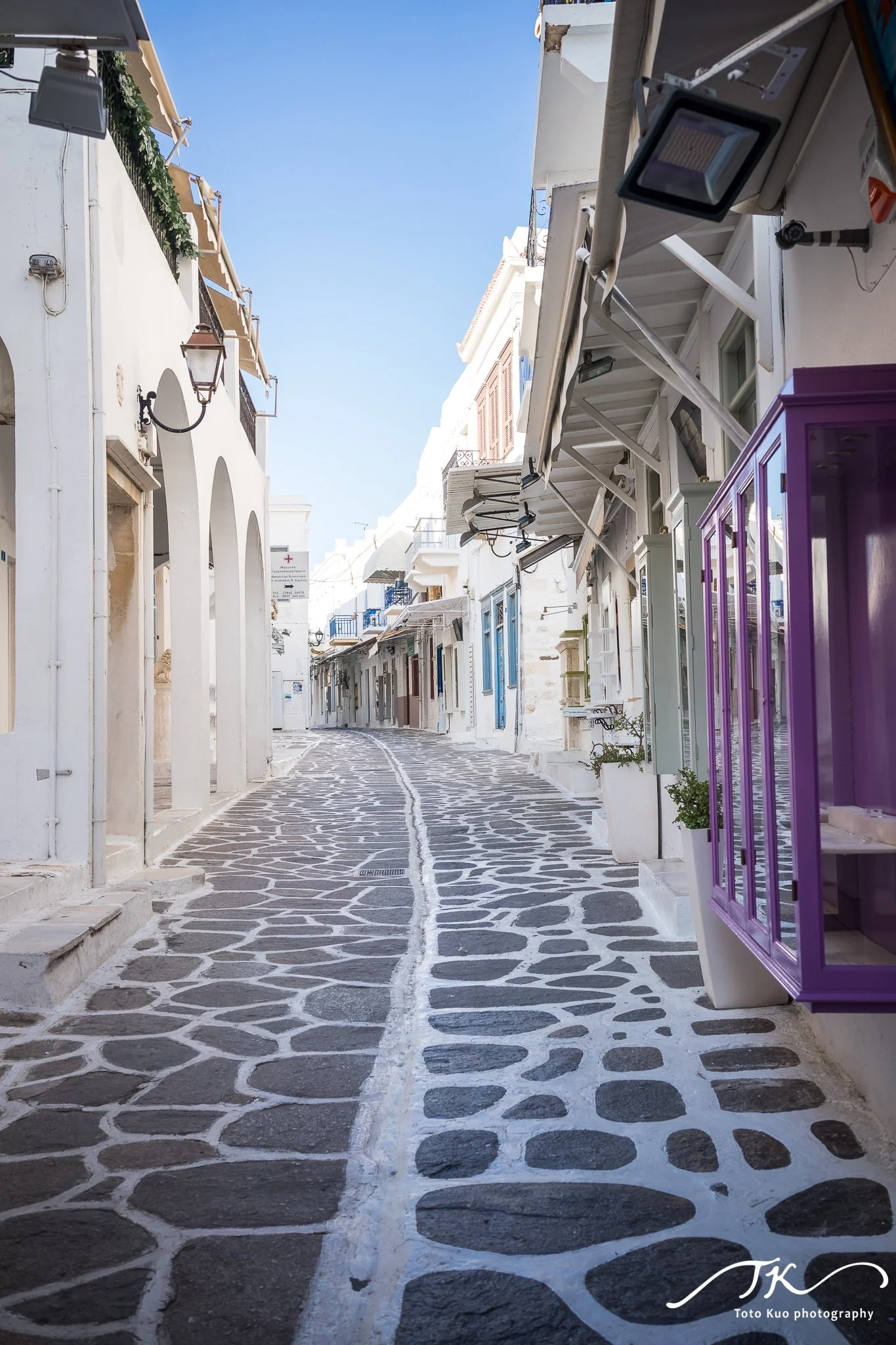 Lefkes village alleyway photography on Paros, recommended in the travel guide for morning light, architecture details and cultural portraits.
